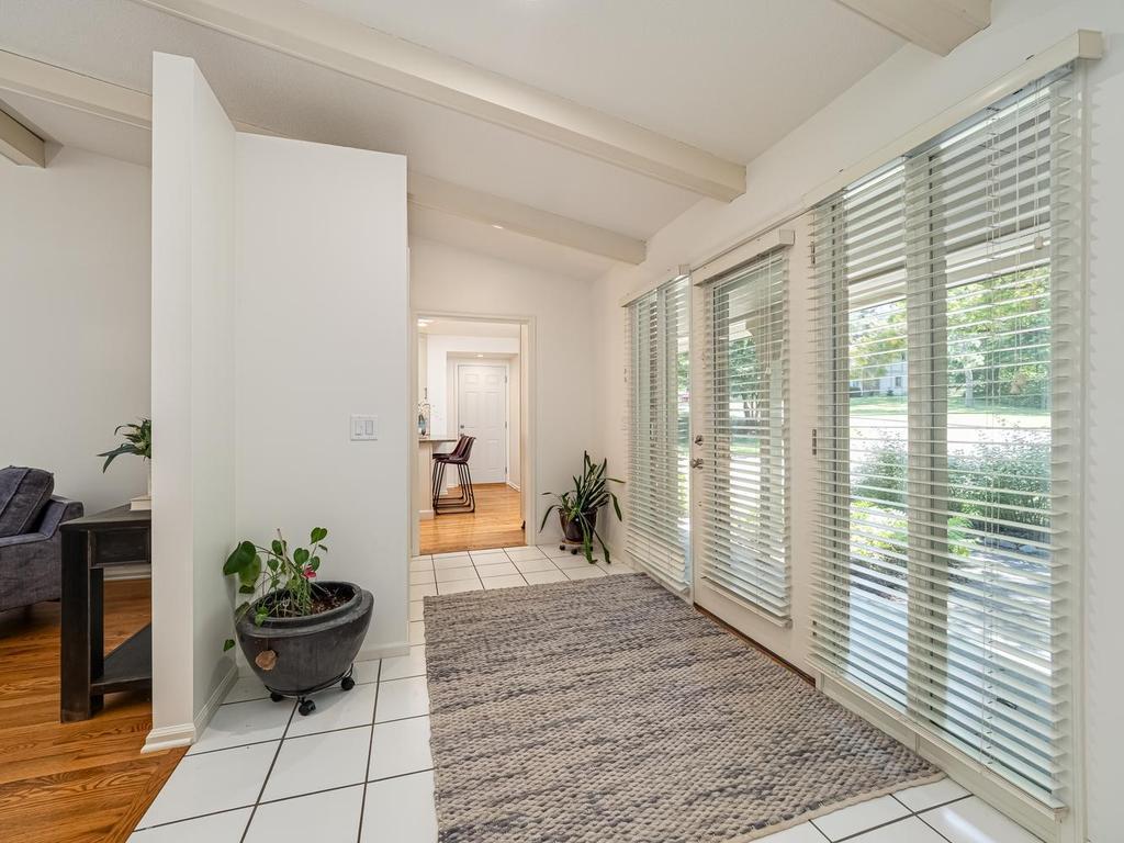 15208 Crown Drive Property Photo 10