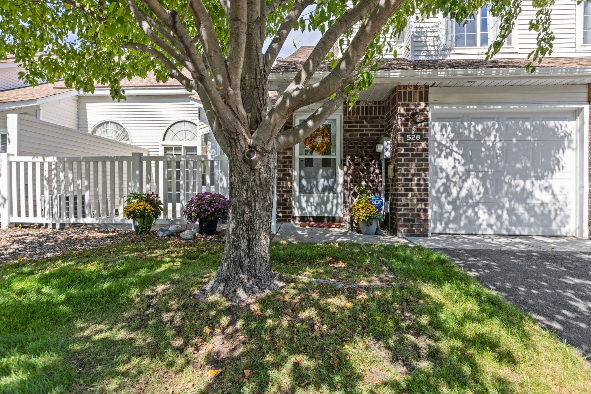 528 Queens Gate Property Photo 1