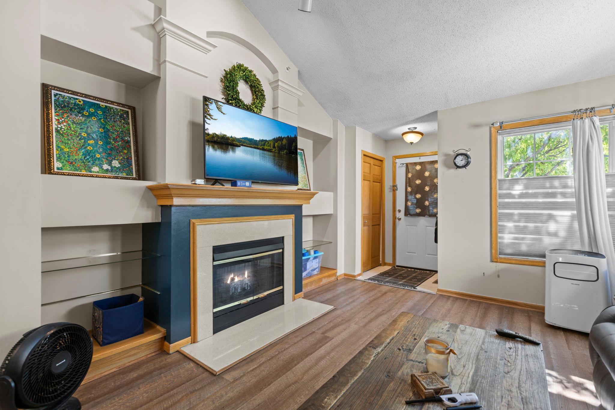 528 Queens Gate Property Photo 2