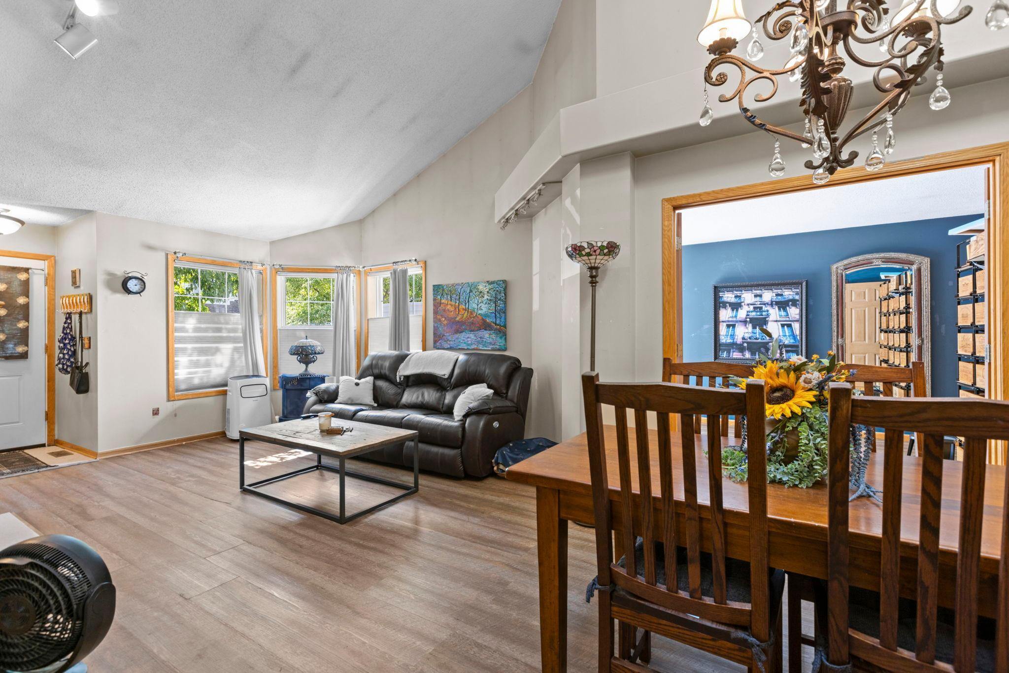 528 Queens Gate Property Photo 5