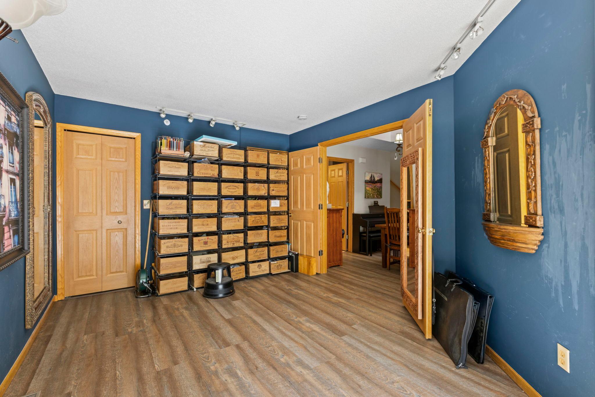 528 Queens Gate Property Photo 12