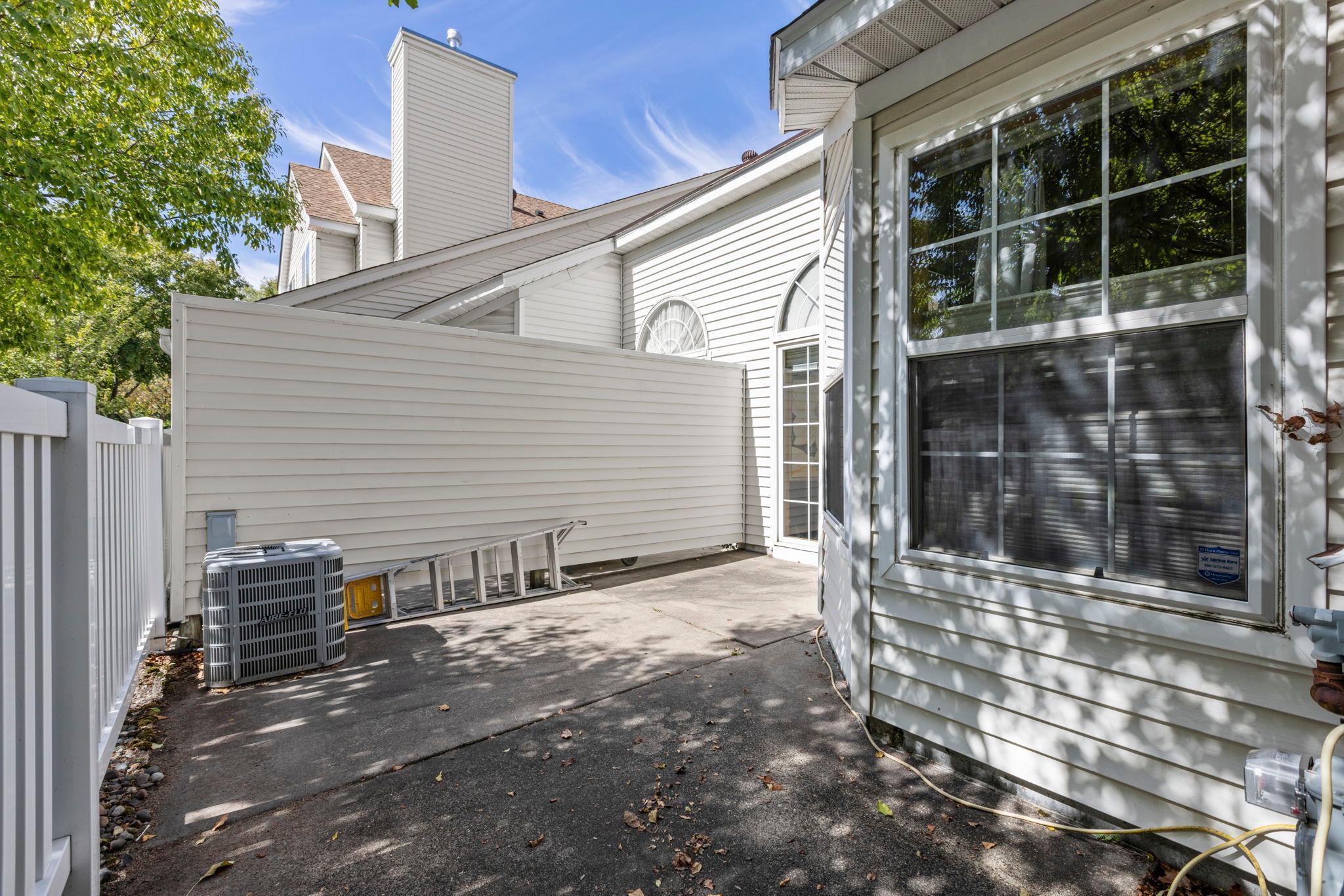 528 Queens Gate Property Photo 22