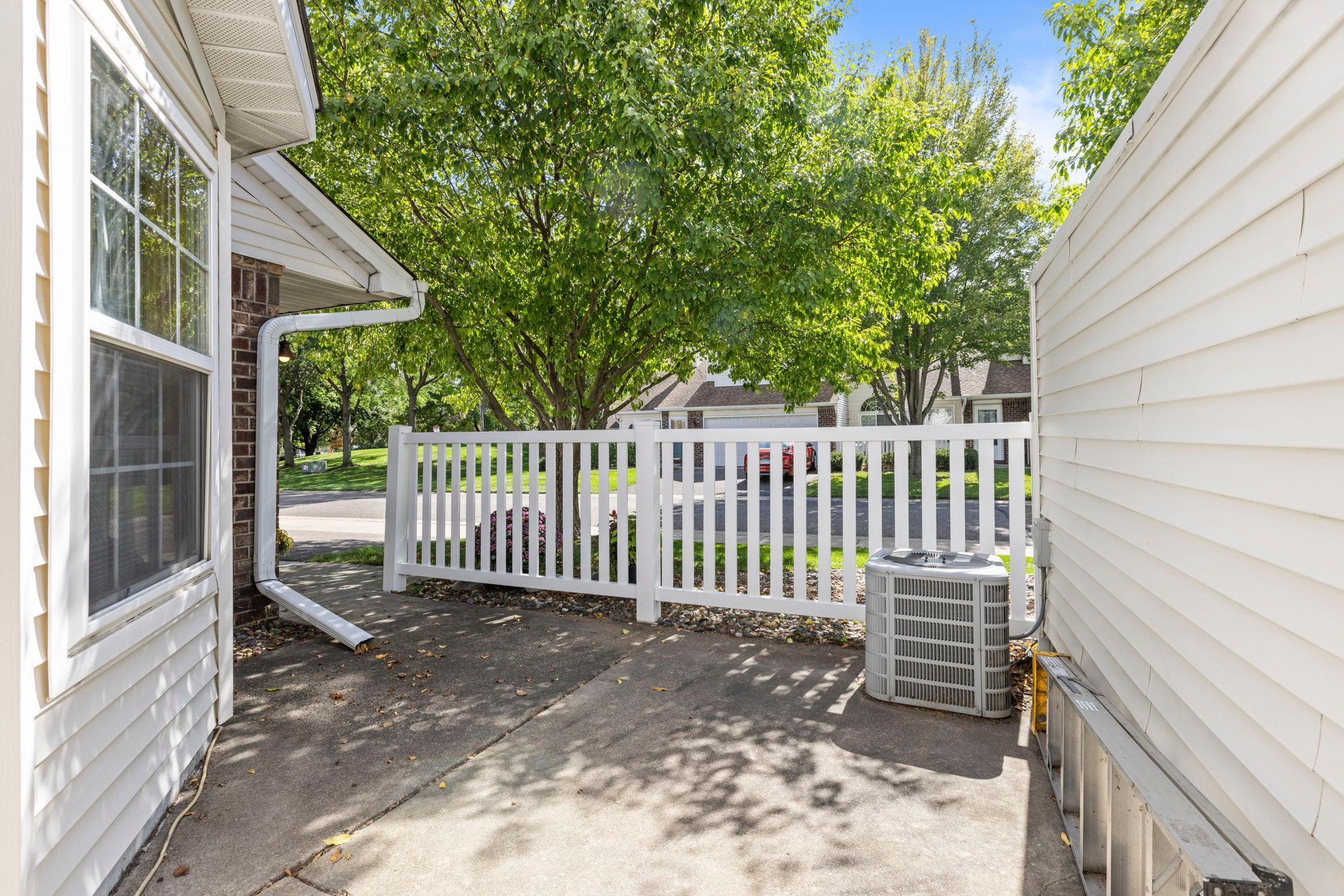 528 Queens Gate Property Photo 24