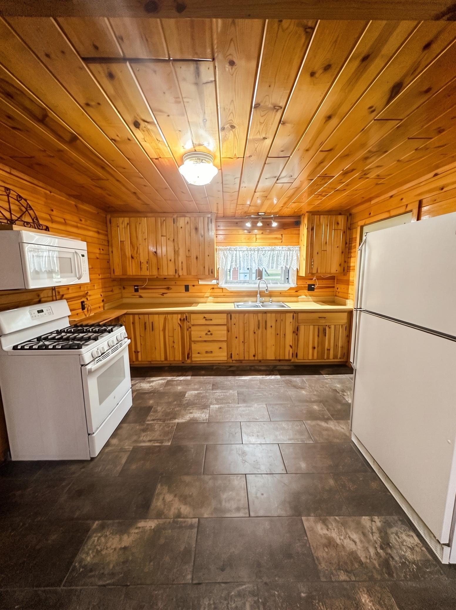 213 3rd Street N Property Photo 2