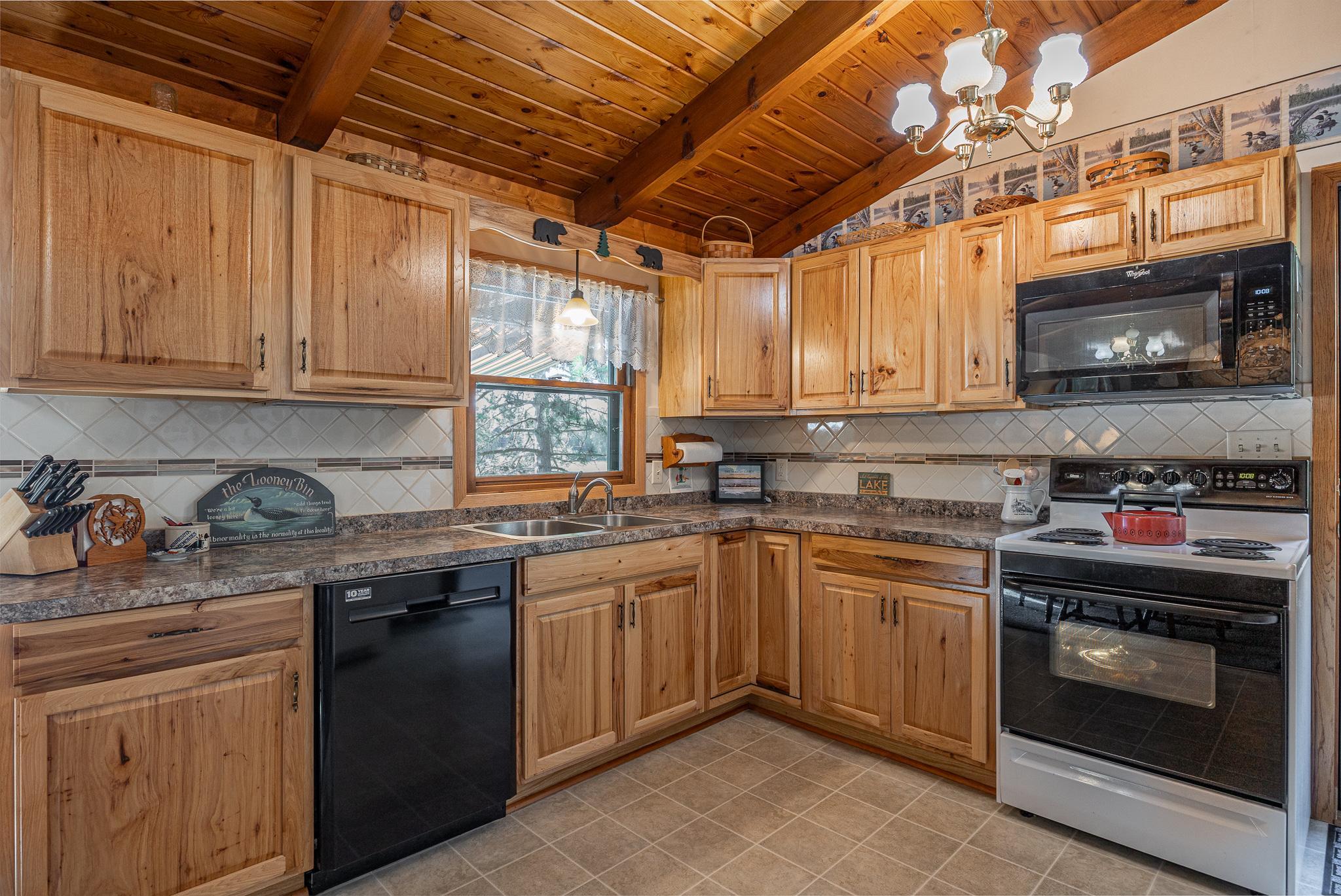 6613 S Point Drive Property Photo 9