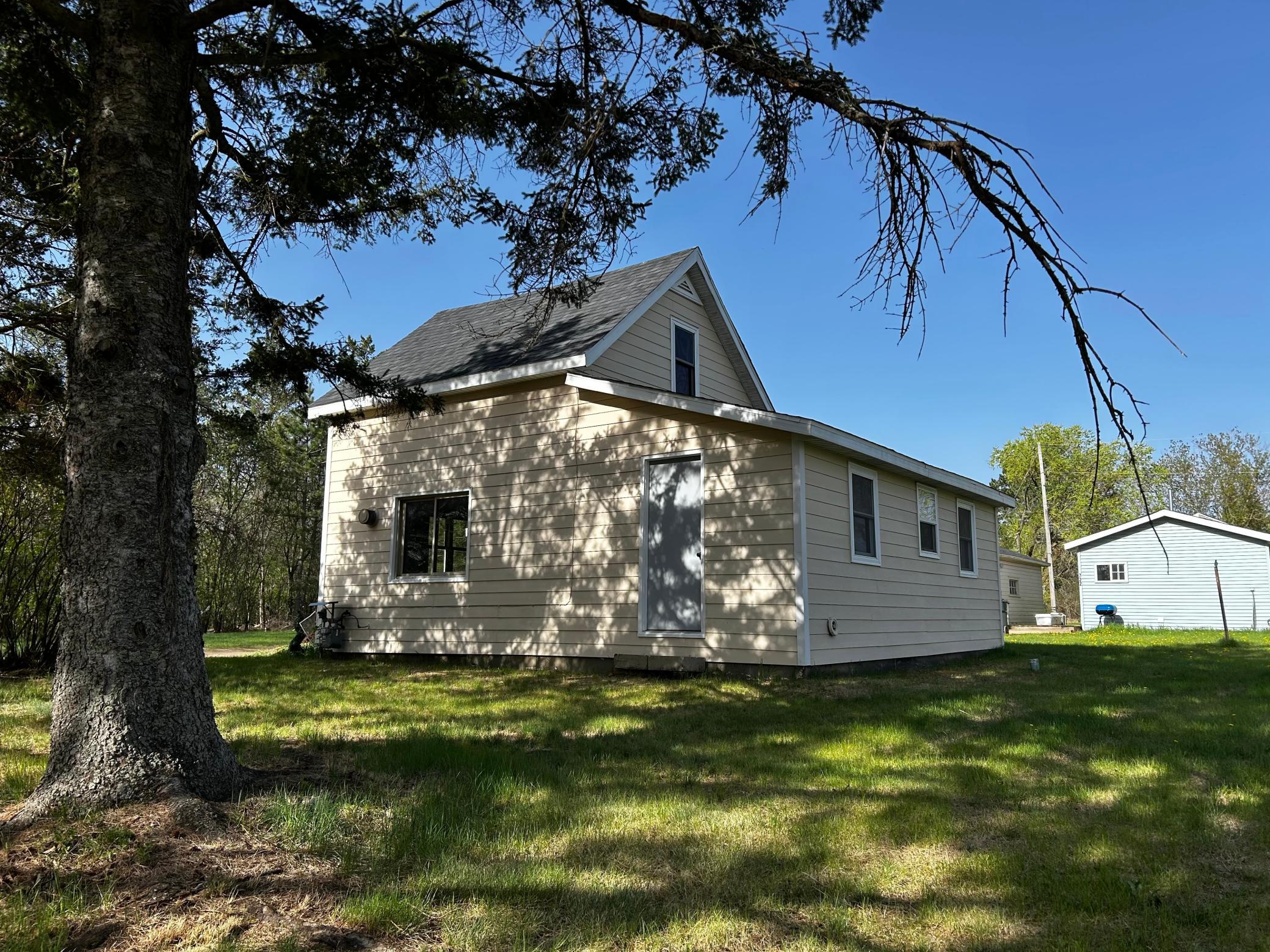 726 E 2nd Street Property Photo 15