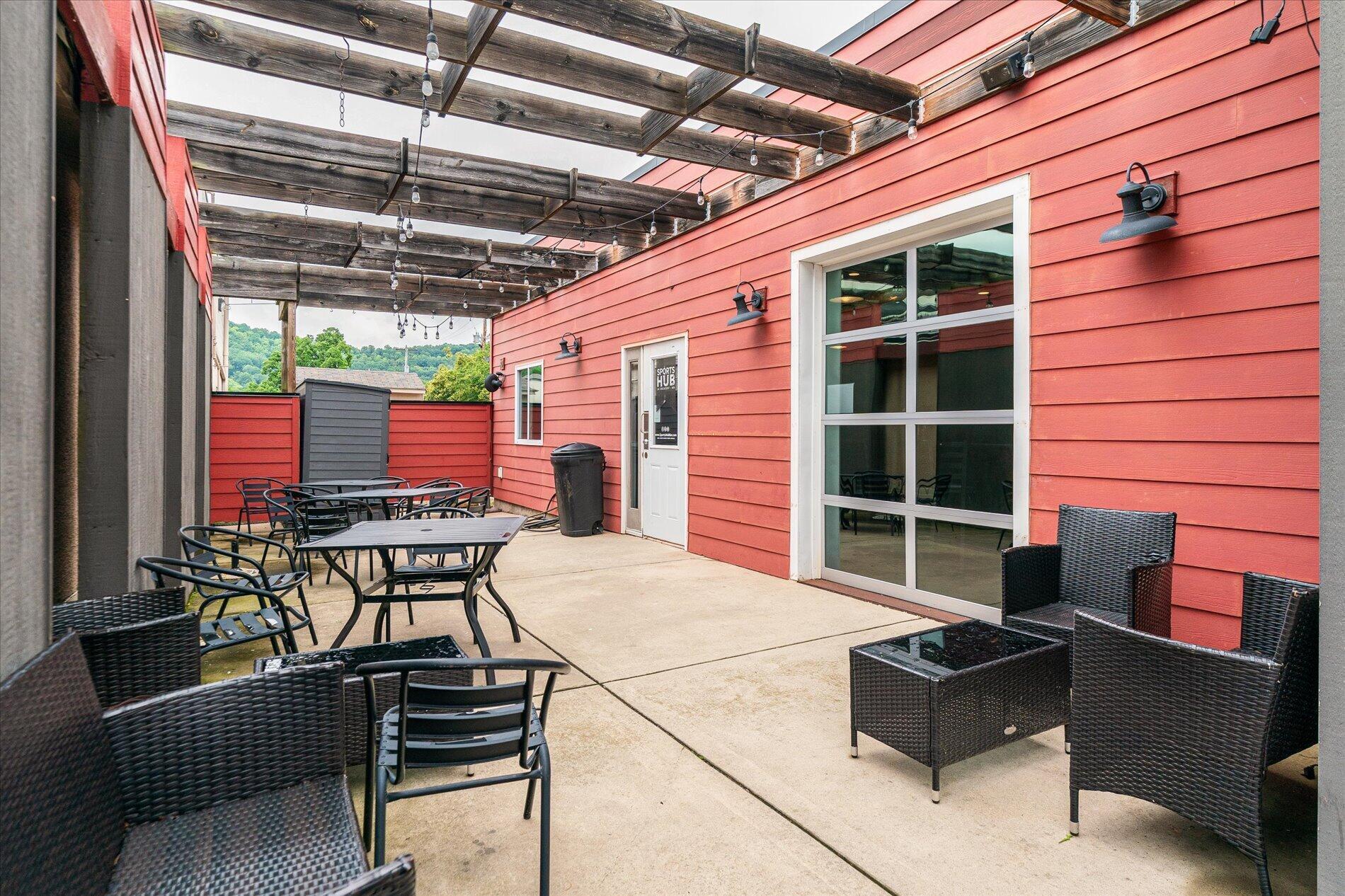 25 N Walnut Street Property Photo 8