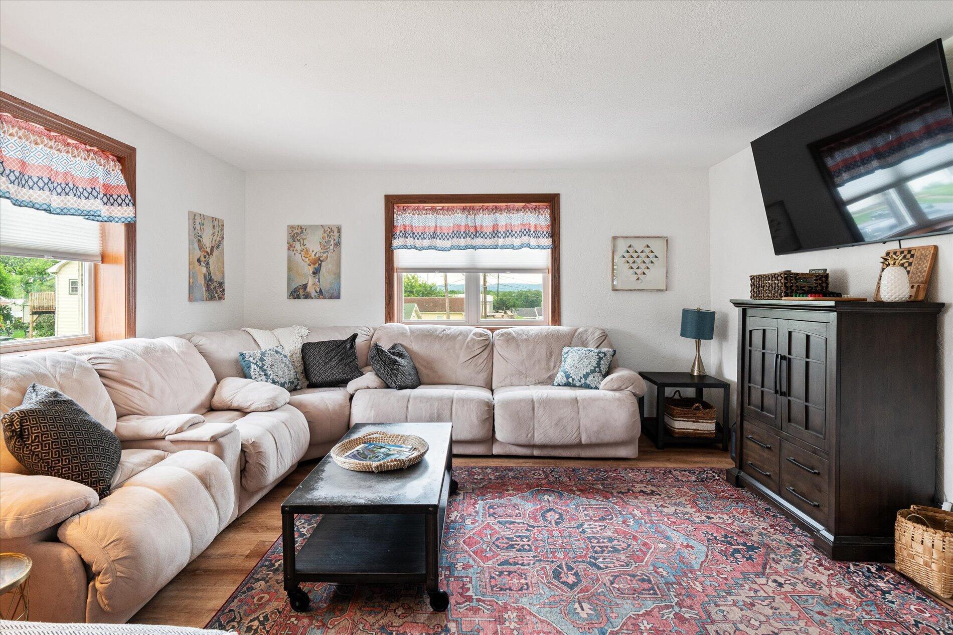 25 N Walnut Street Property Photo 9