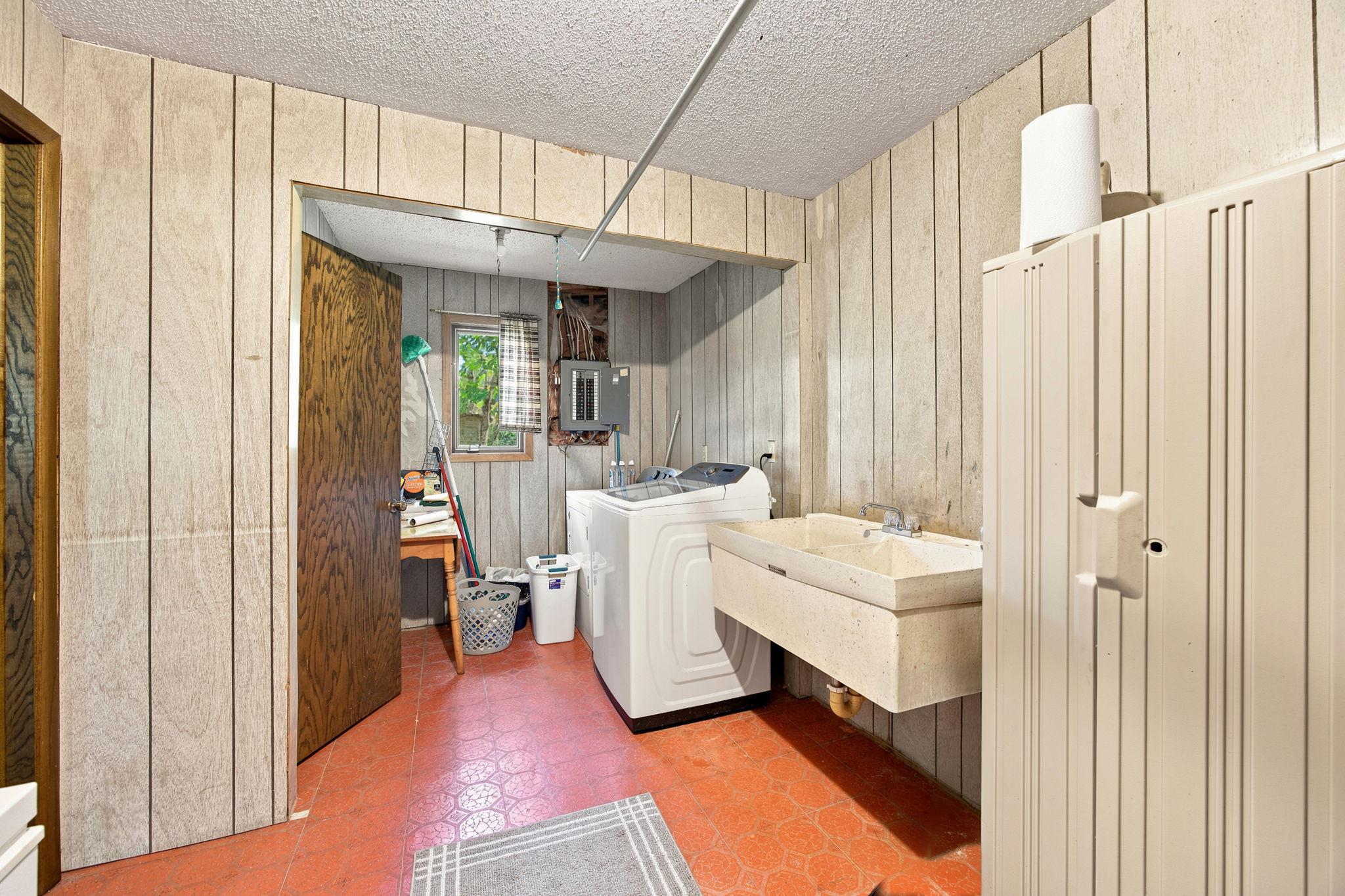 6225 Vicksburg Lane N Property Photo 36