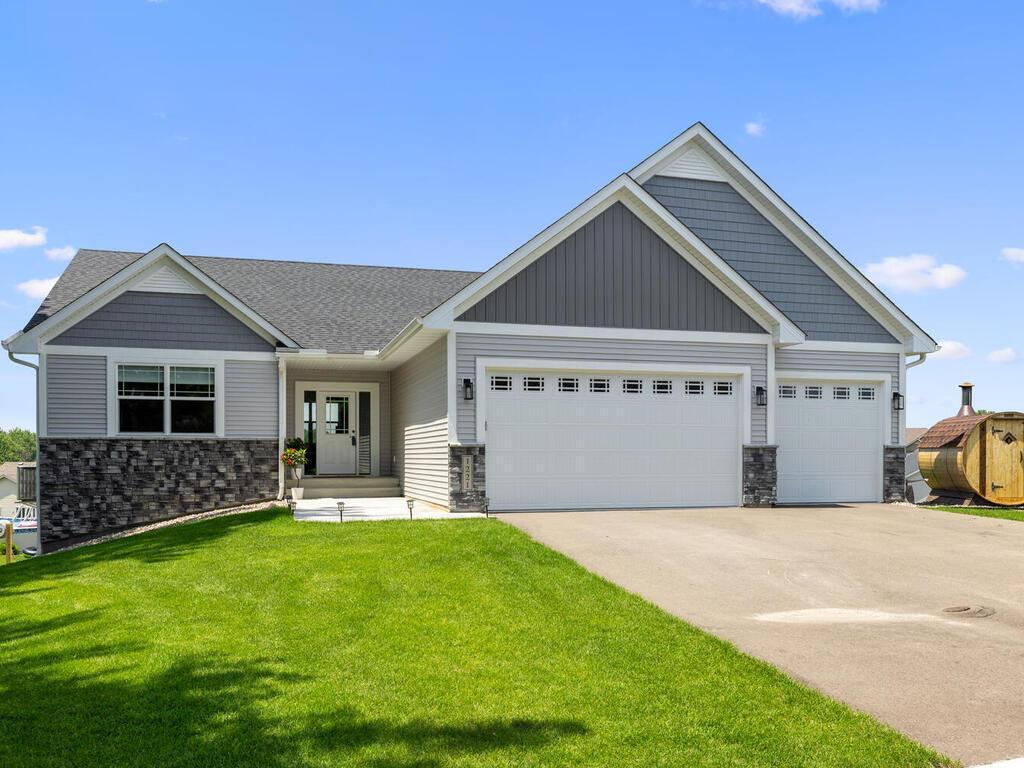 1221 Bishop Circle