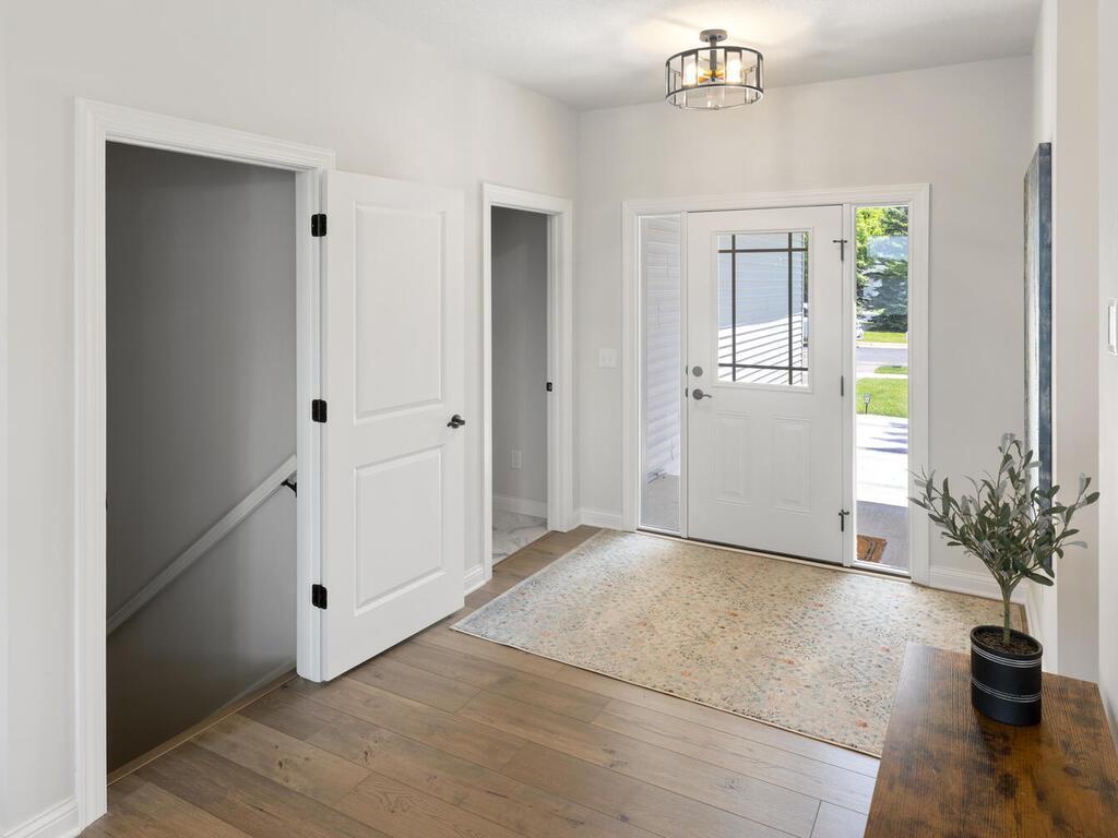 1221 Bishop Circle Property Photo 6