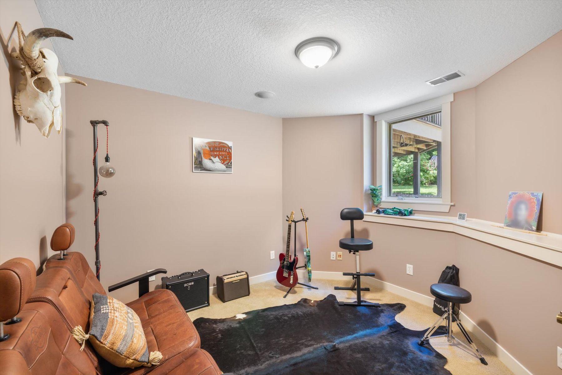 16010 45th Avenue N Property Photo 37