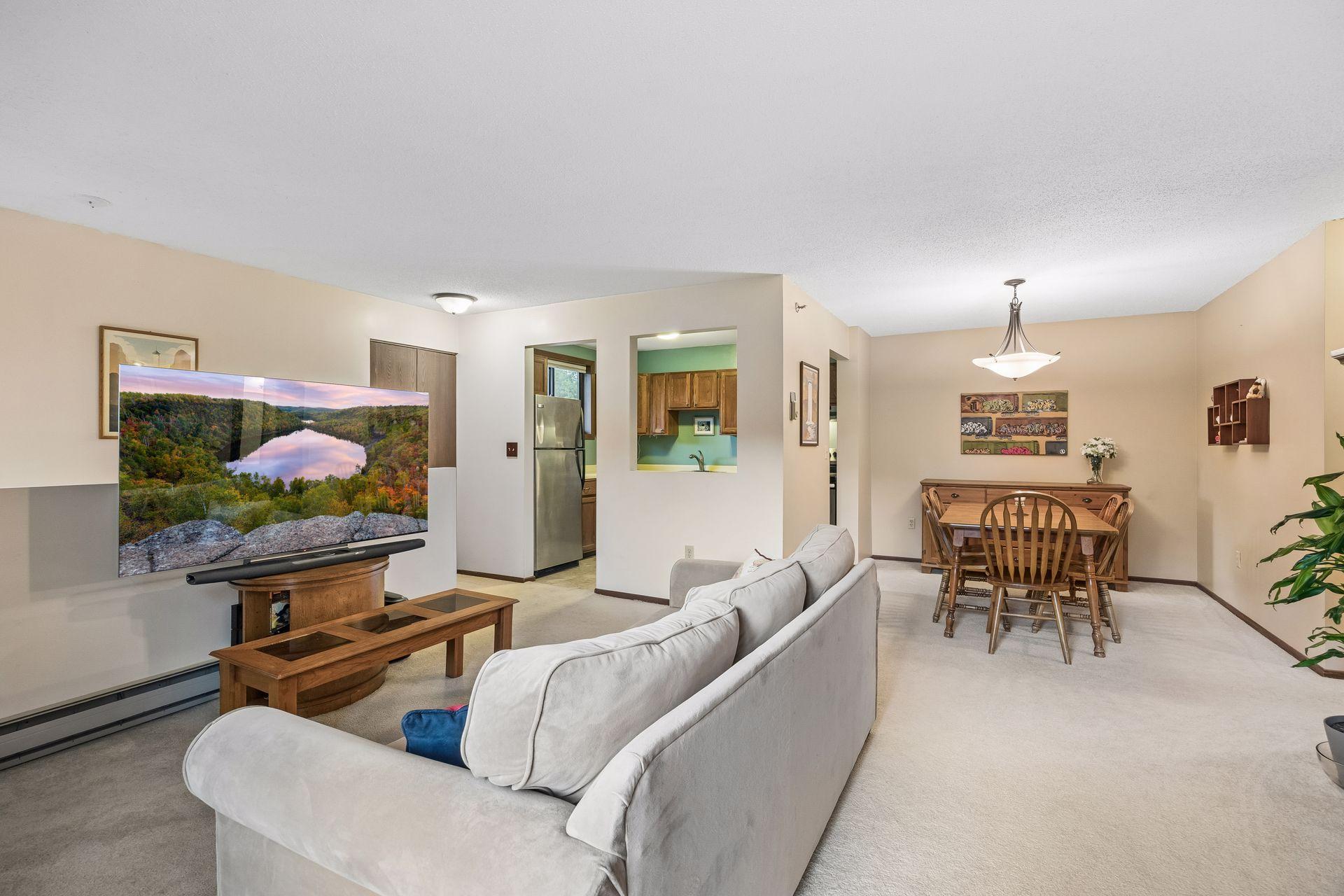 1015 Rae Drive 8 Property Photo 2