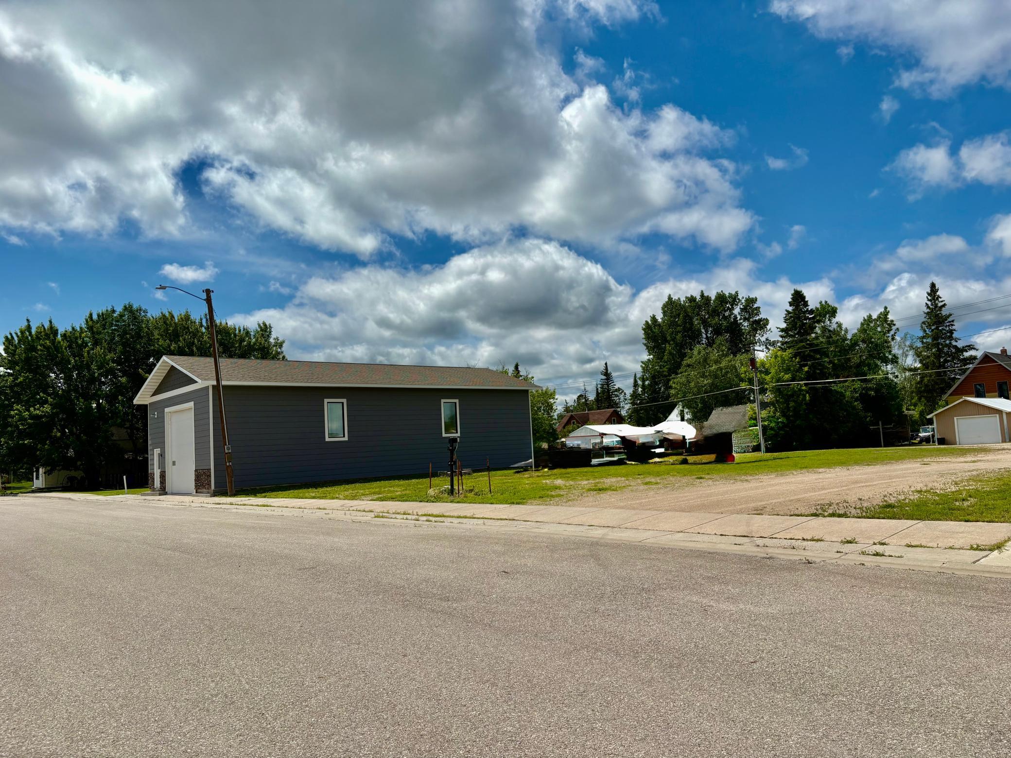 111 & 113 3rd Avenue Se Property Photo 3