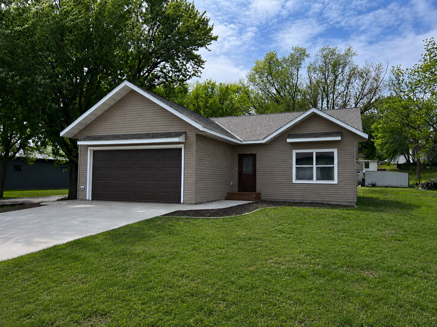 828 Spark Avenue Property Photo 1