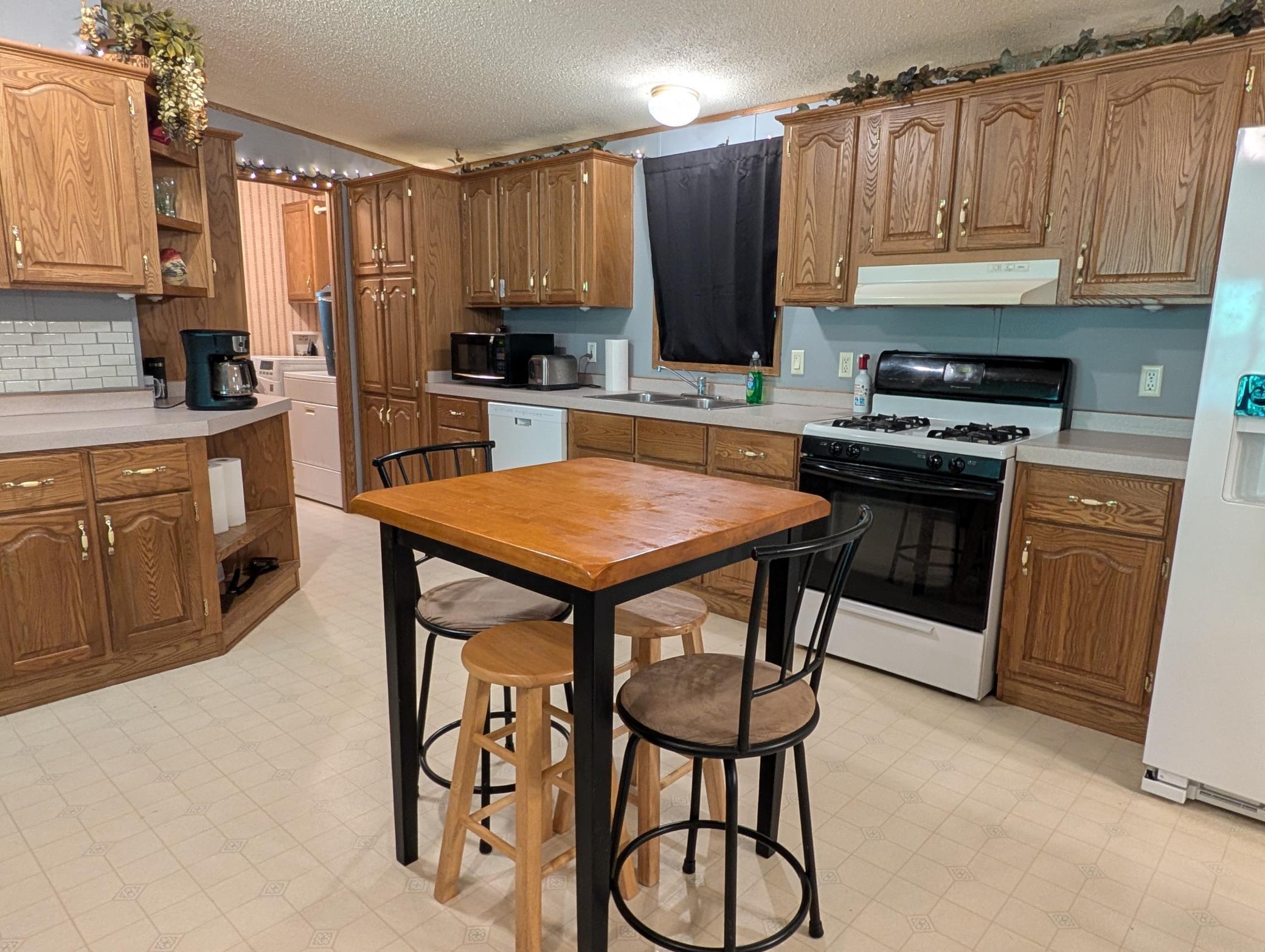 3945 Maple Street Property Photo 2
