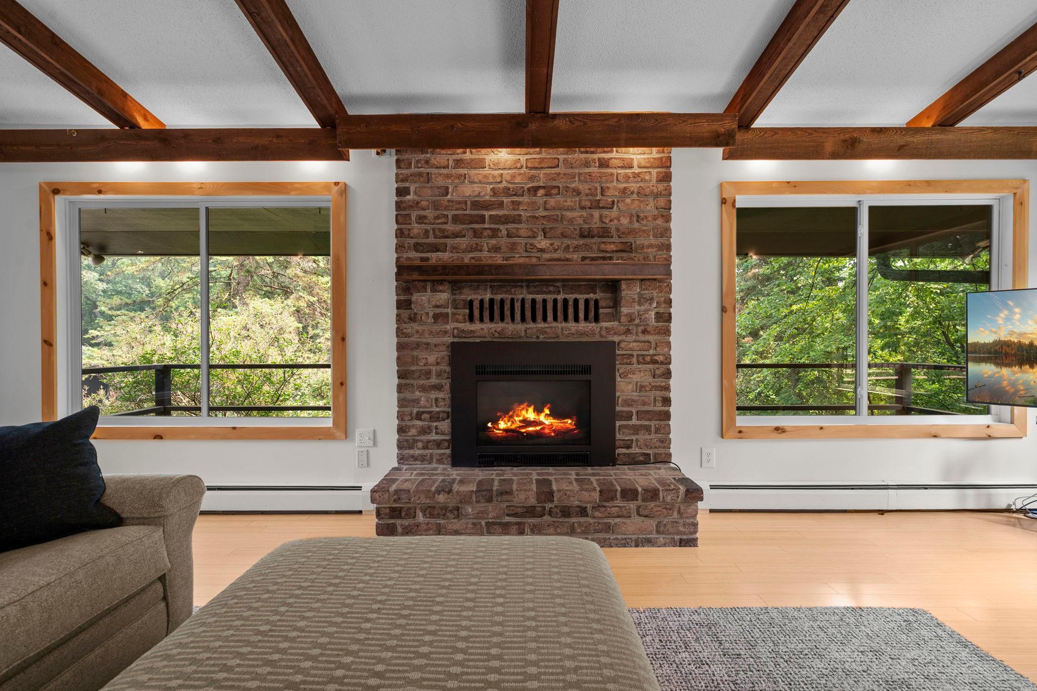 7920 Hill Trail N Property Photo 14