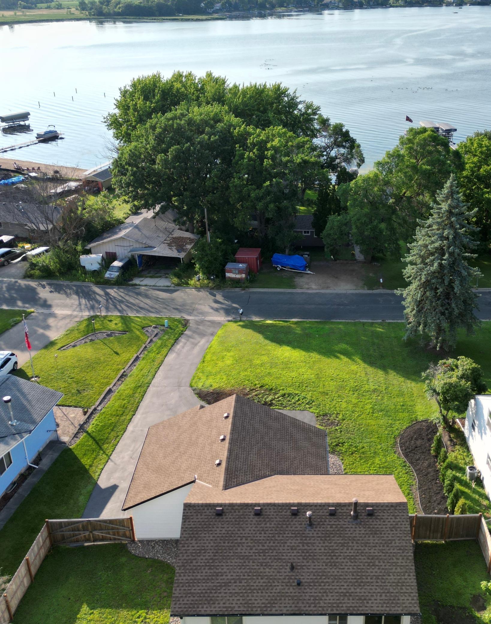 2011 Lake View Drive Property Photo 5