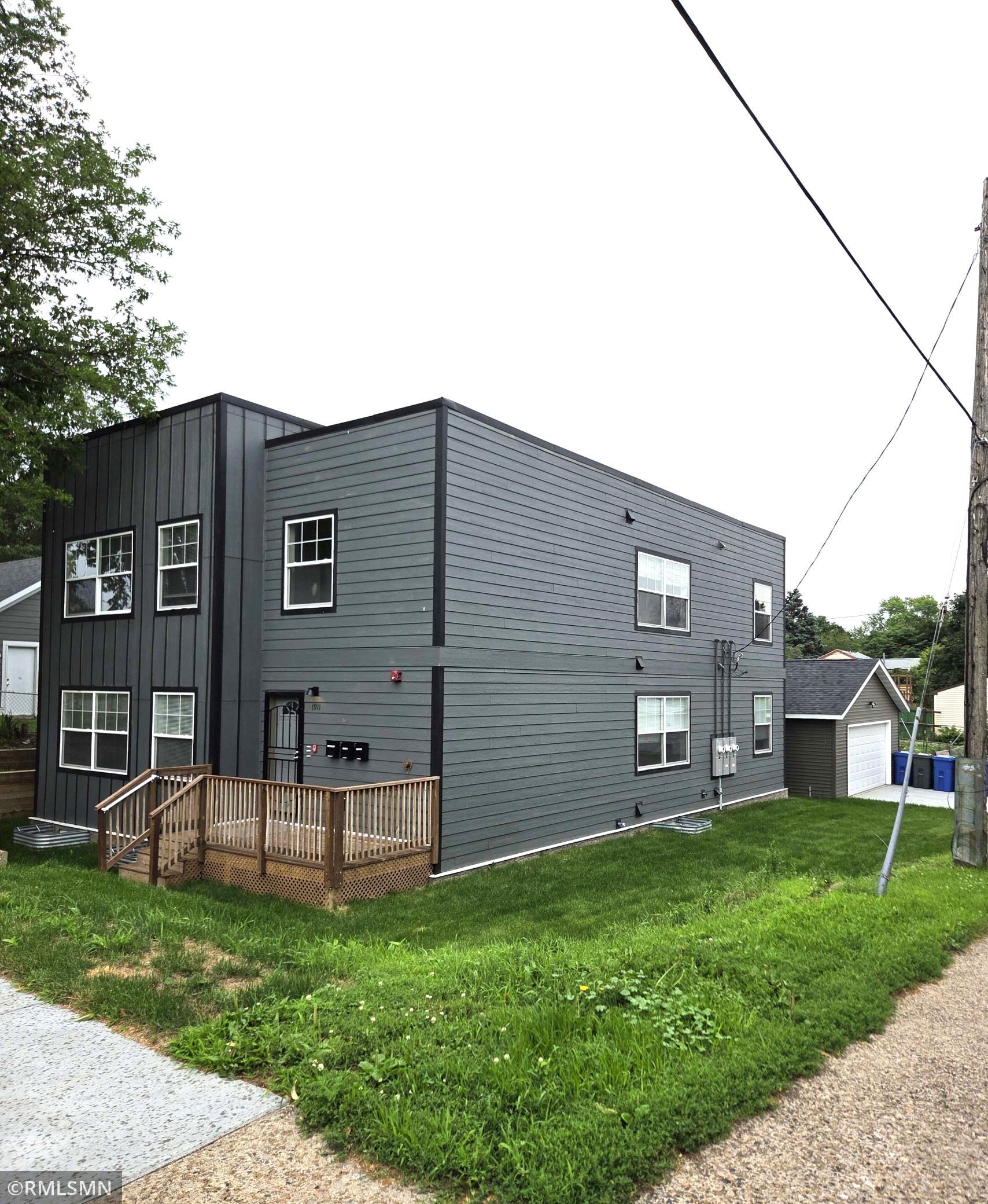 1911 E 32nd Street Property Photo 1
