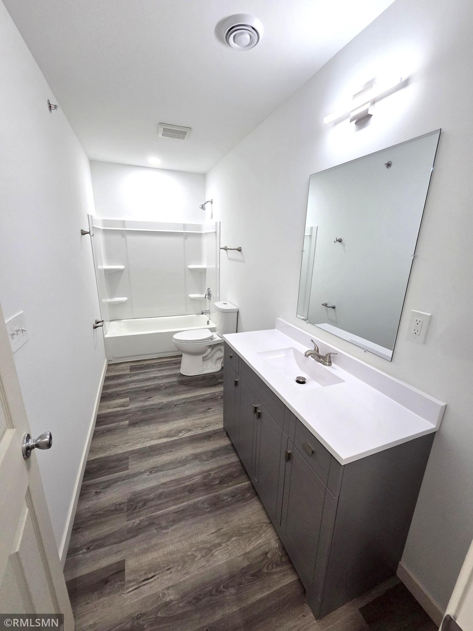 1911 E 32nd Street Property Photo 6