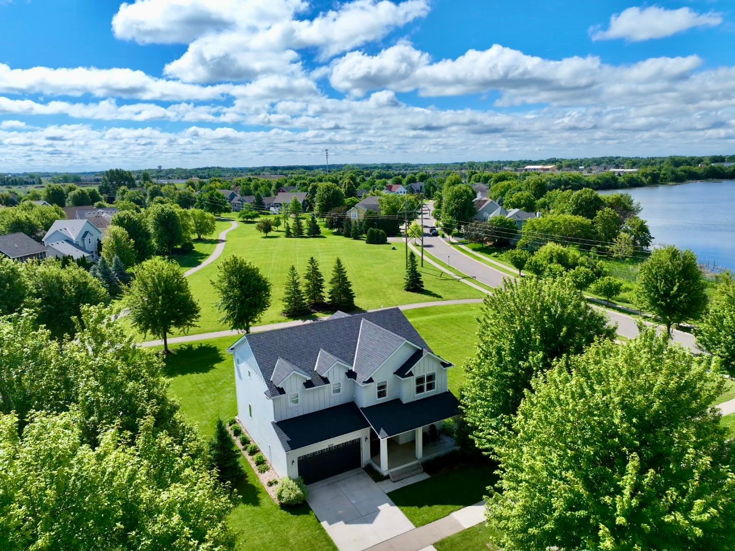 6694 Lakeview Circle Ne Property Photo 2