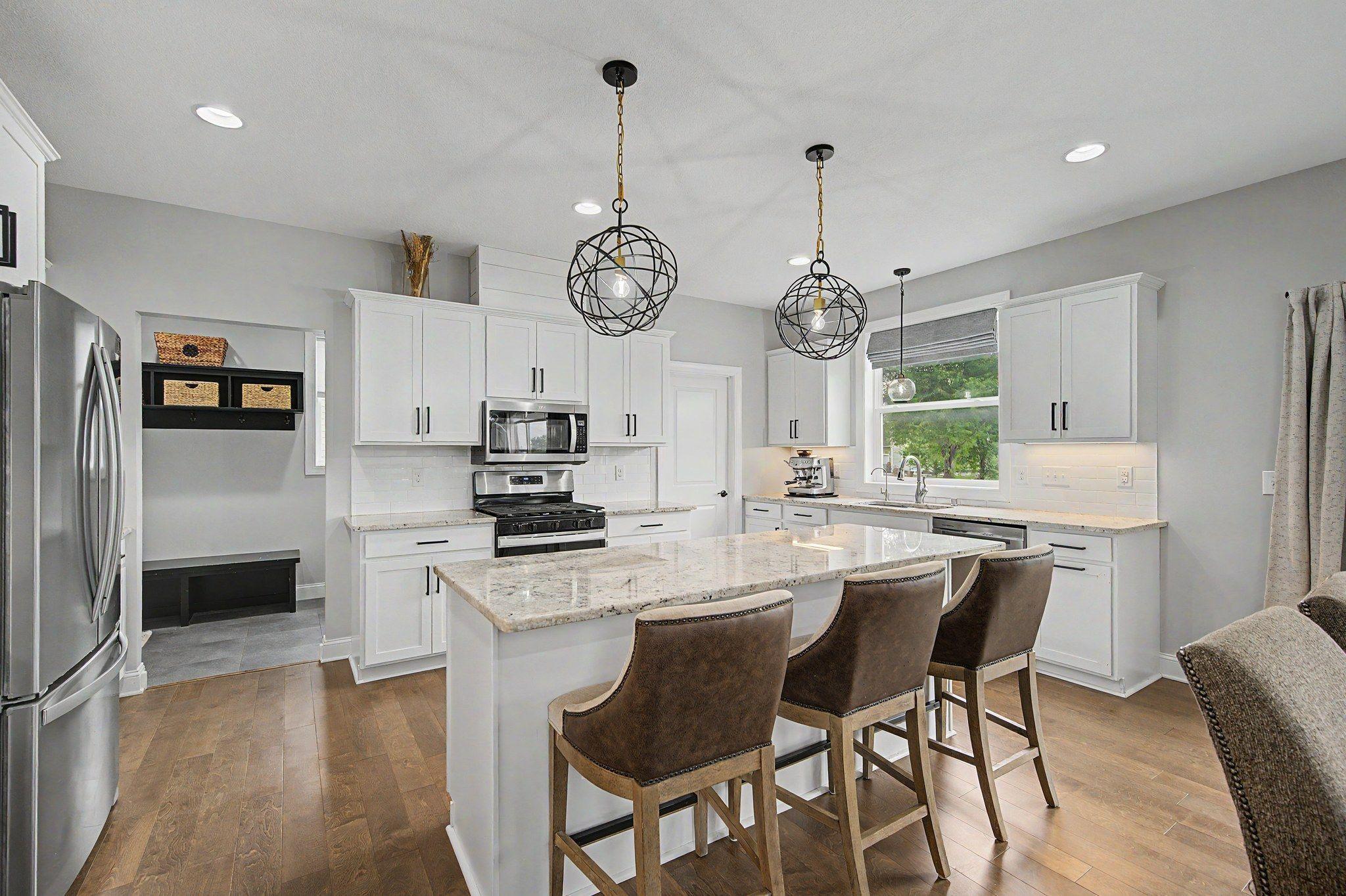 6694 Lakeview Circle Ne Property Photo 5