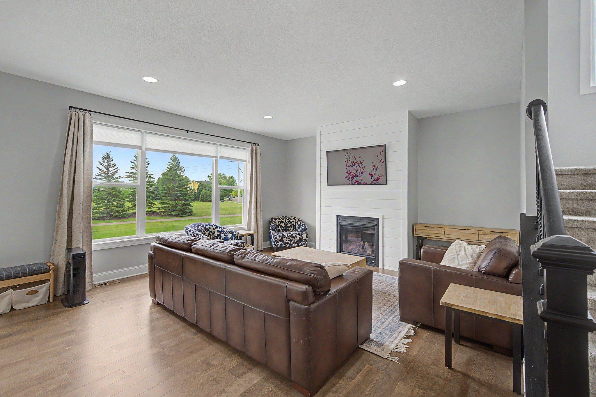 6694 Lakeview Circle Ne Property Photo 8