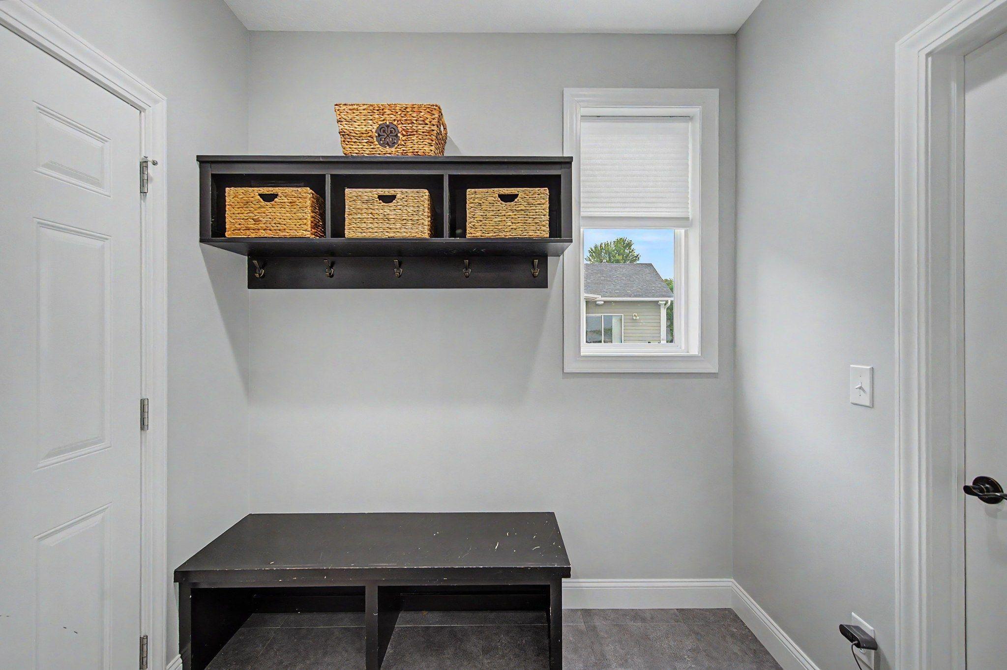 6694 Lakeview Circle Ne Property Photo 9