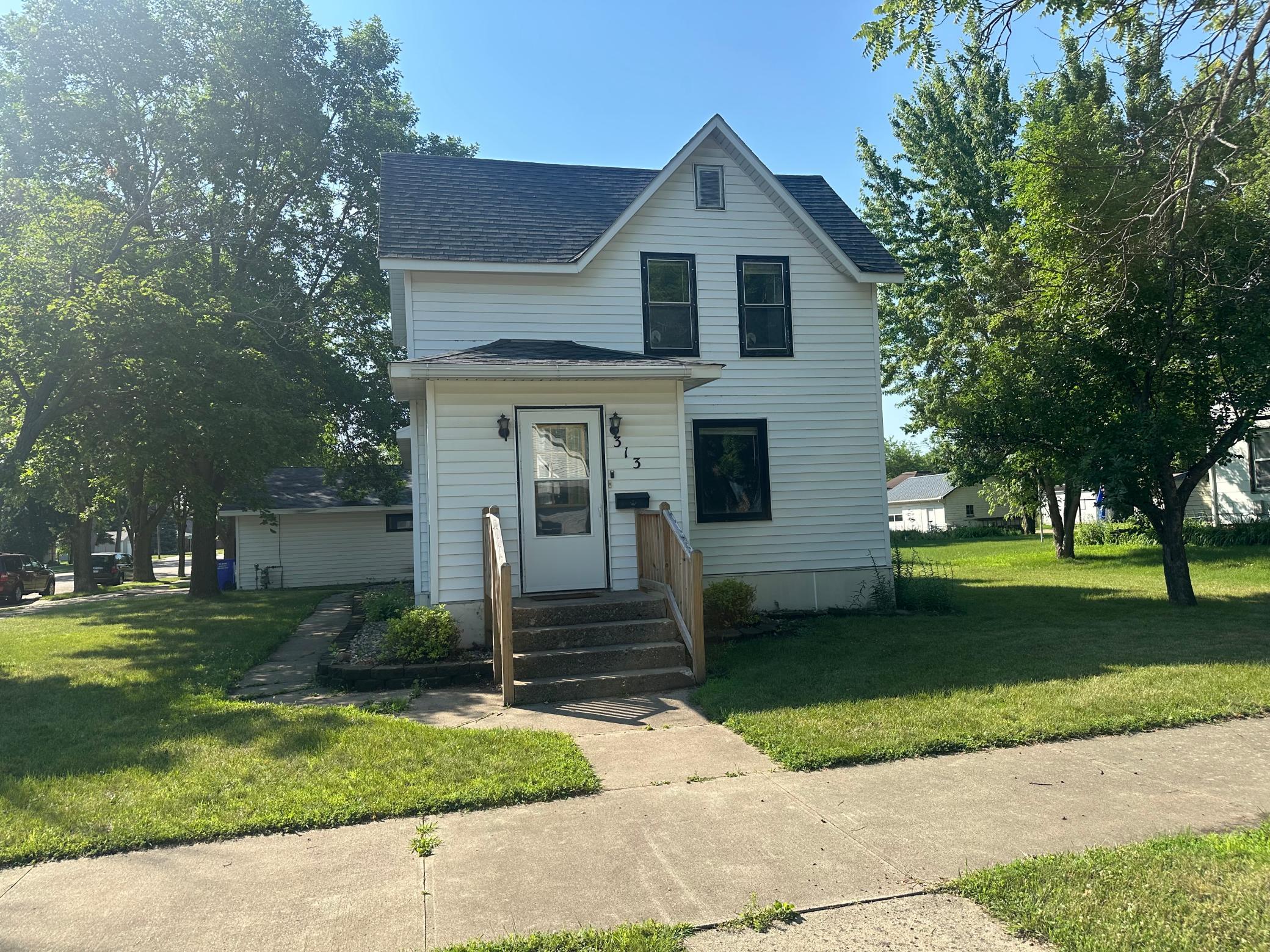 313 Poplar Avenue N Property Photo 1
