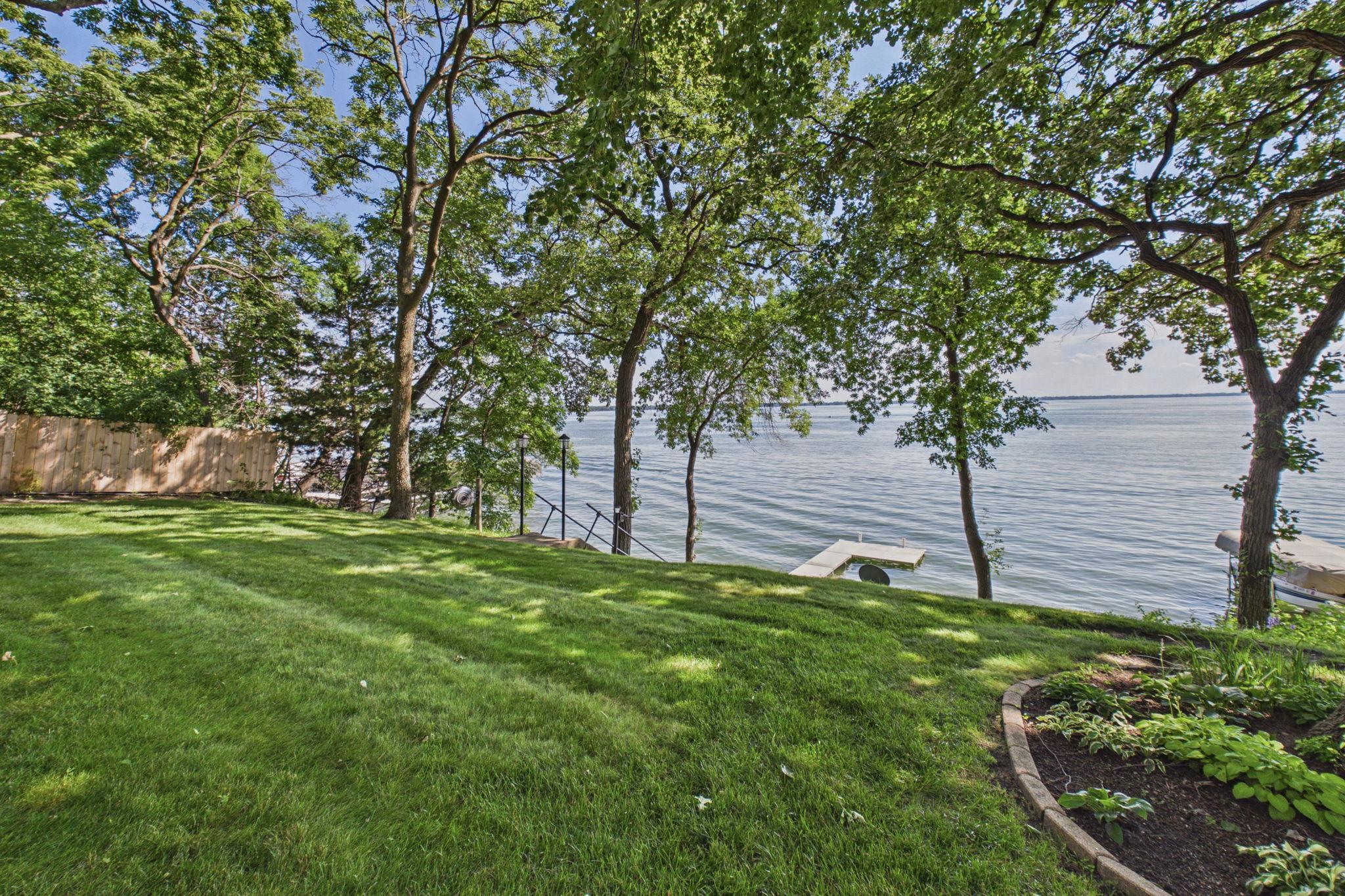 12231 N Shore Drive Property Photo 4