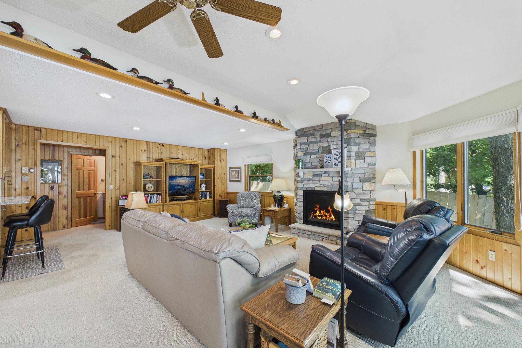 12231 N Shore Drive Property Photo 8