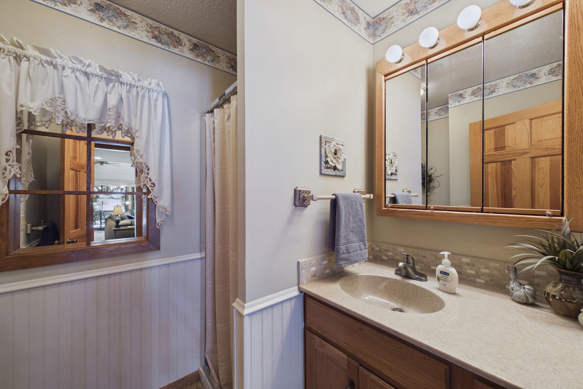 12231 N Shore Drive Property Photo 23