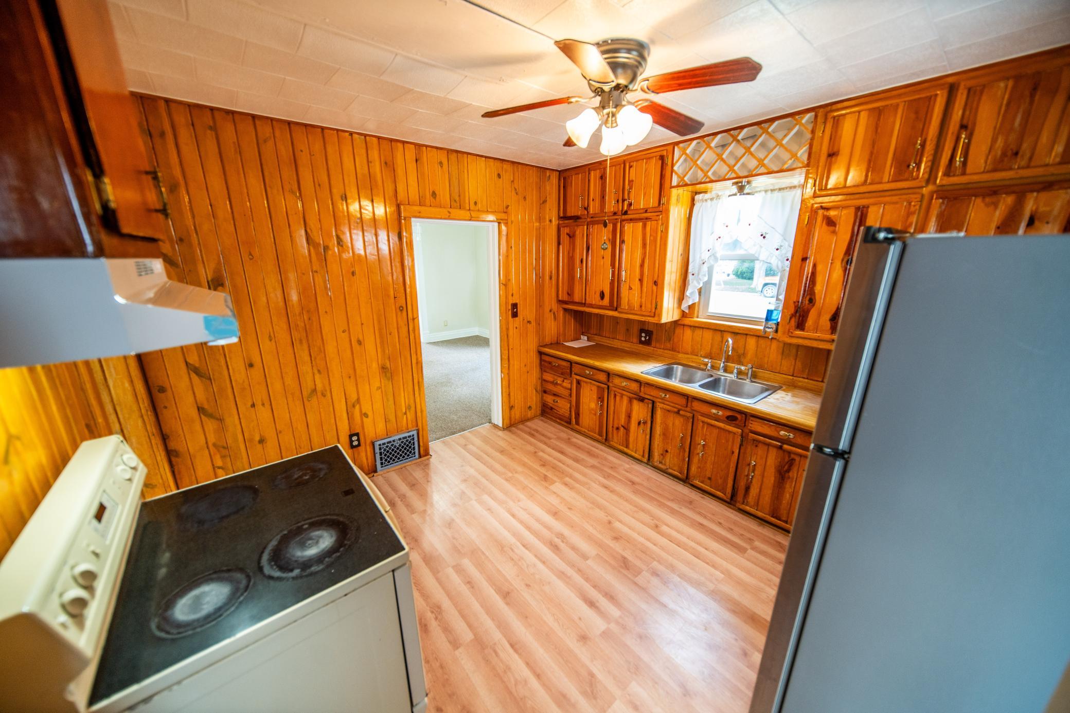 704 7th Street Se Property Photo 5