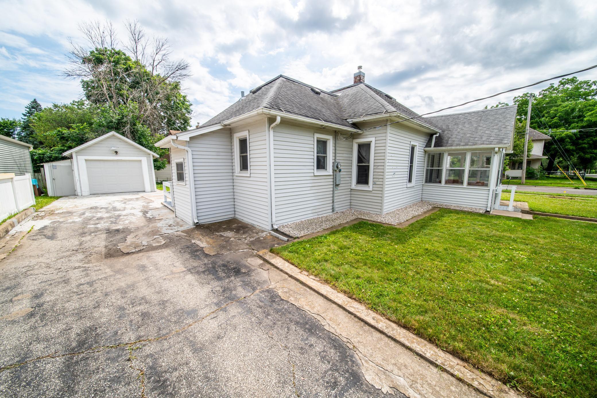 704 7th Street Se Property Photo 28