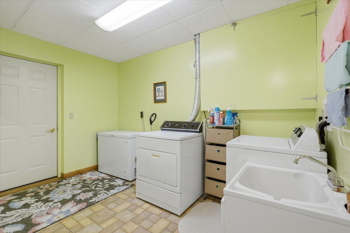 462 270th Street Property Photo 43
