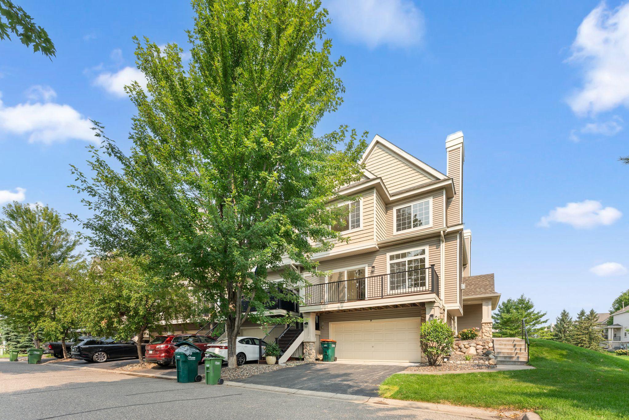 1481 111th Lane Ne F Property Photo 2