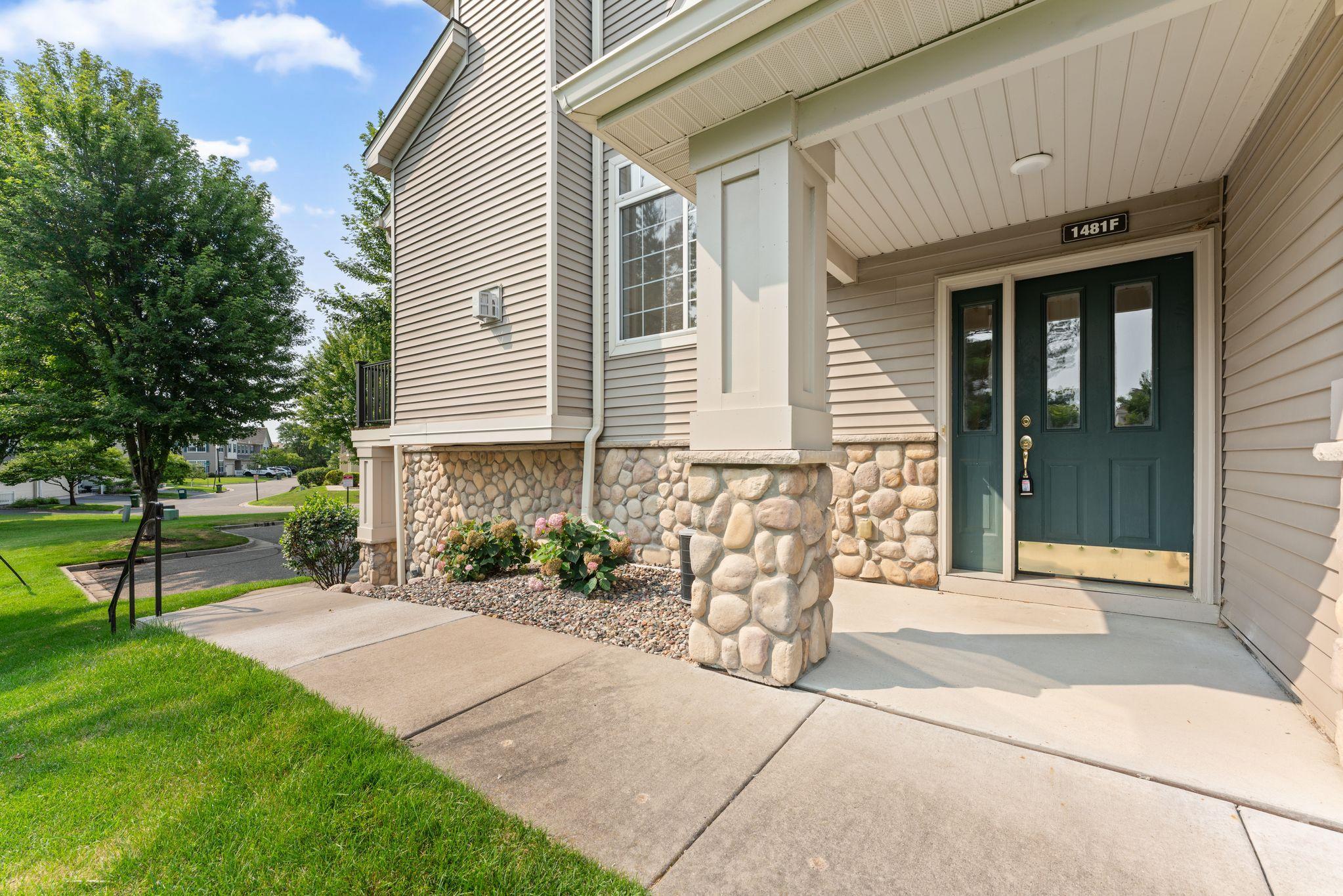 1481 111th Lane Ne F Property Photo 3