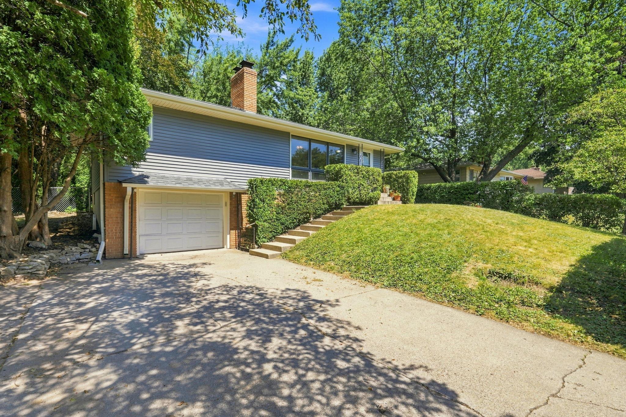 1101 Lynde Drive Ne Property Photo 1