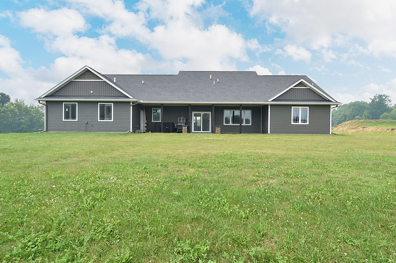 52929 Beech Avenue Property Photo 3