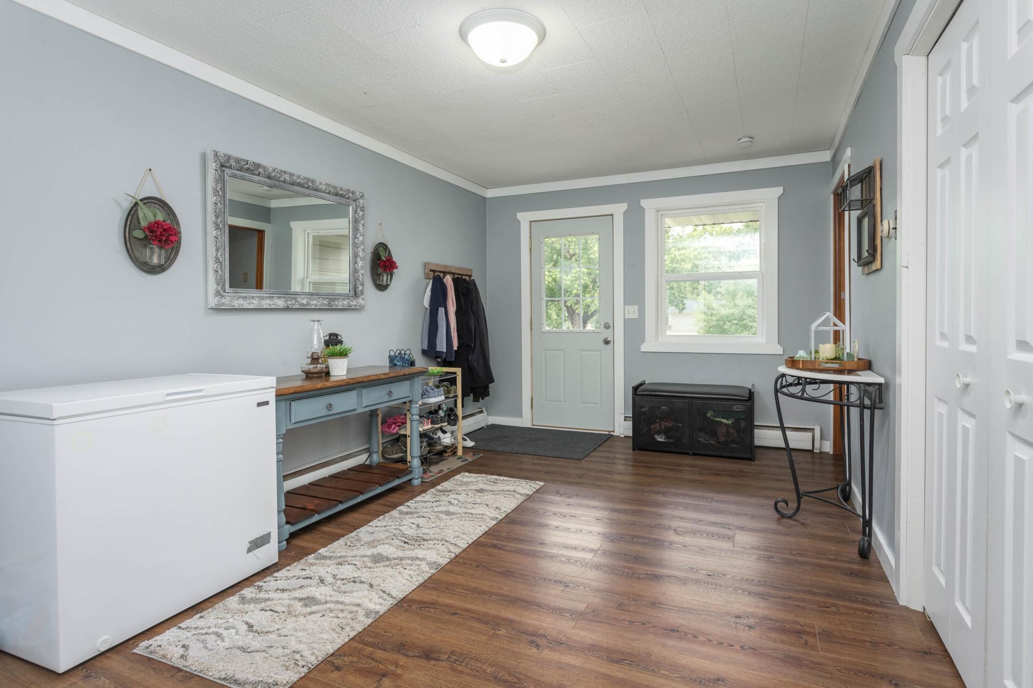 104 4th Street E Property Photo 3