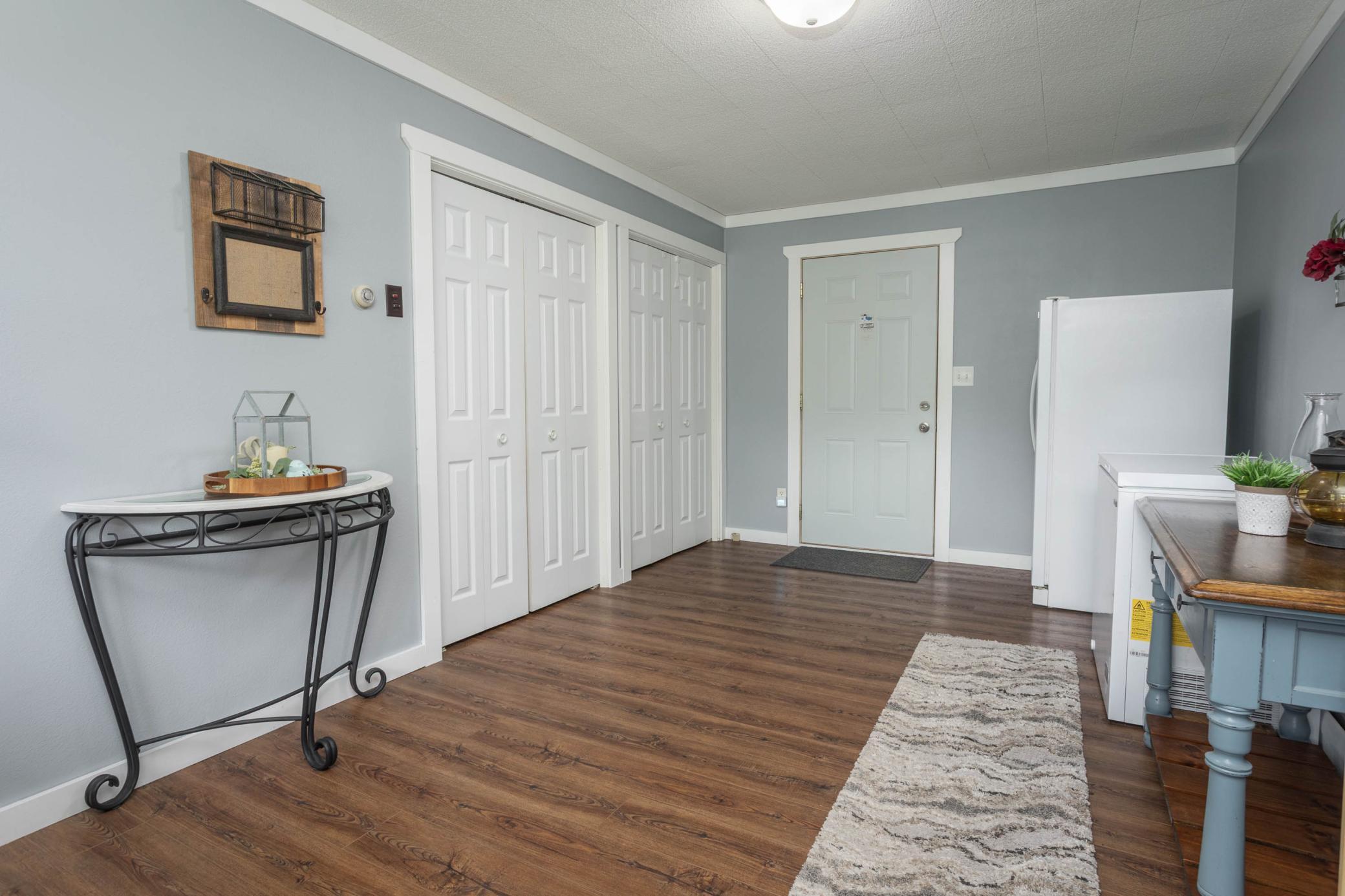 104 4th Street E Property Photo 4