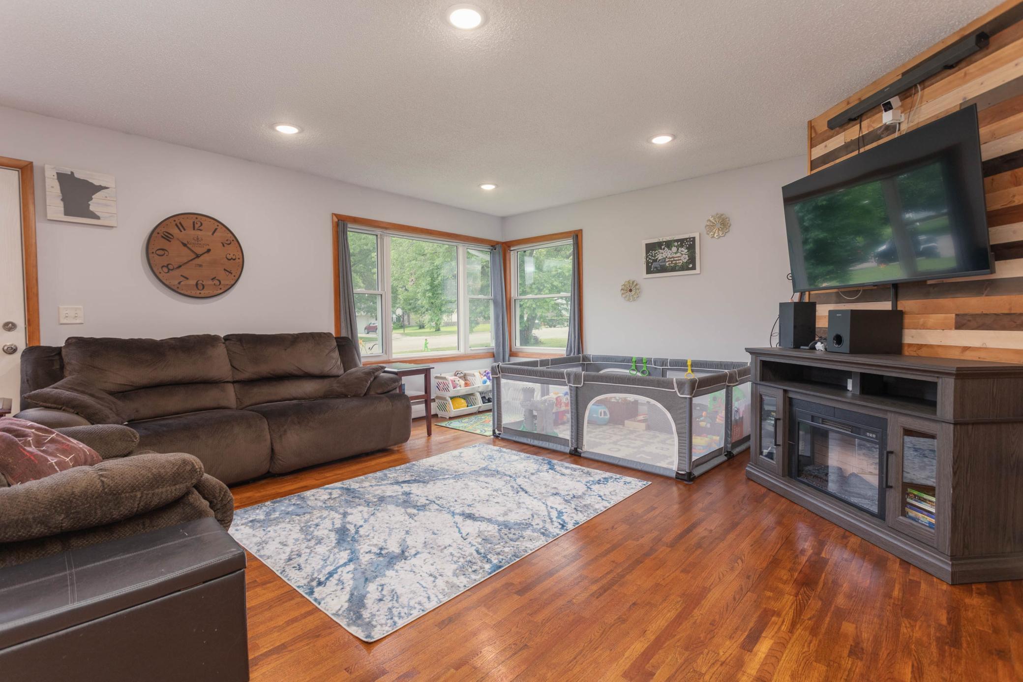 104 4th Street E Property Photo 8