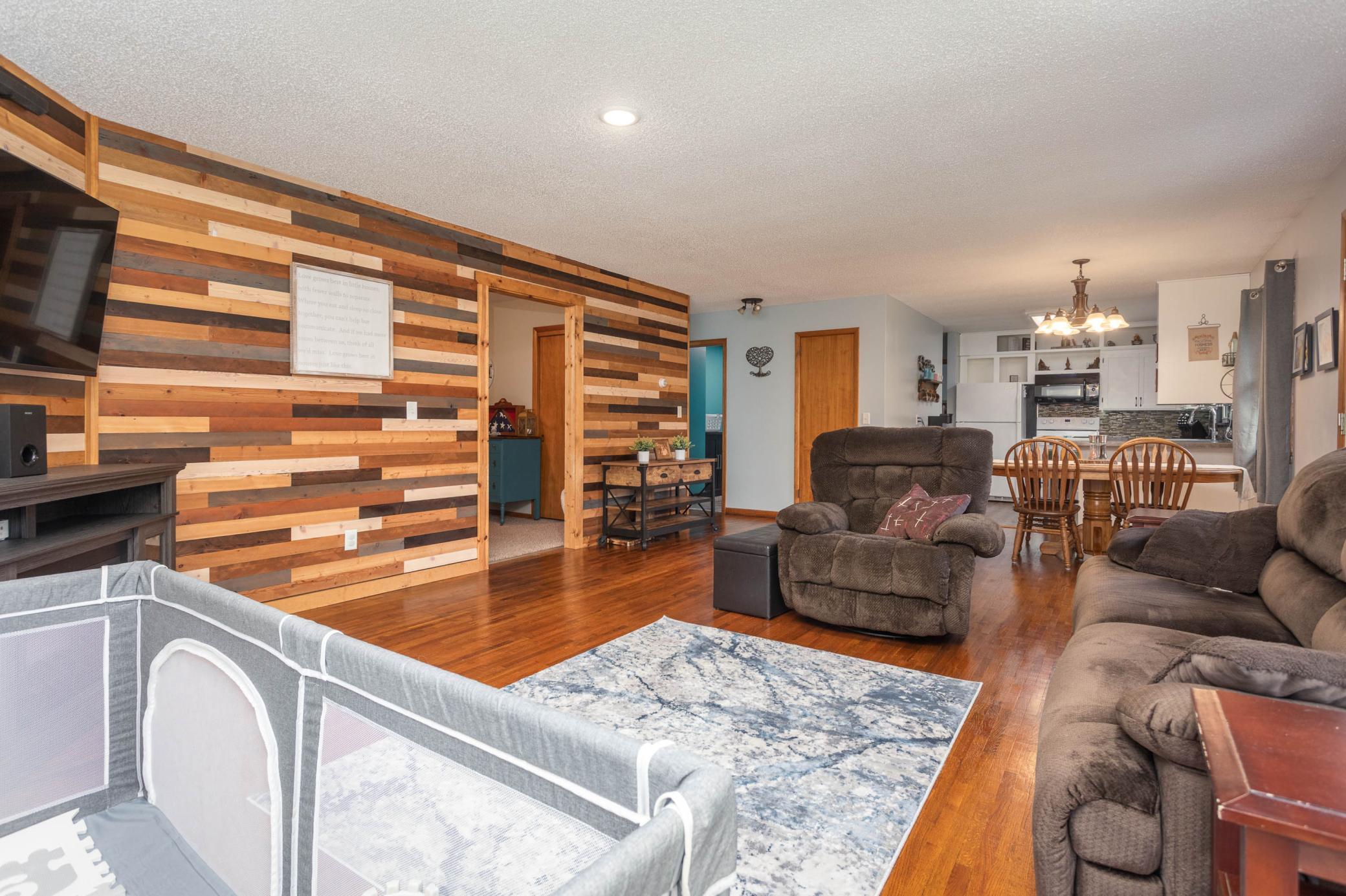 104 4th Street E Property Photo 9