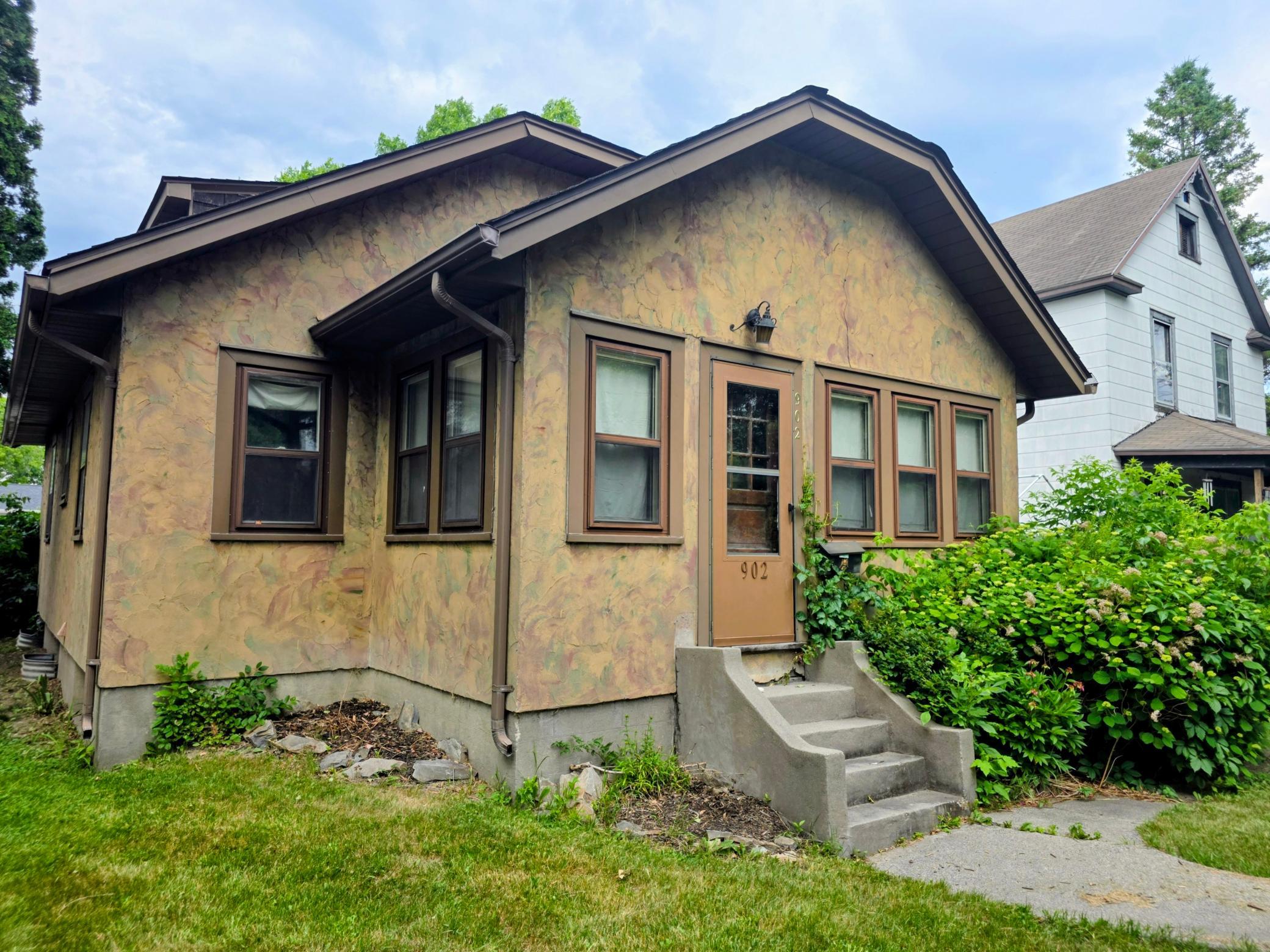 902 7th Street Property Photo 1