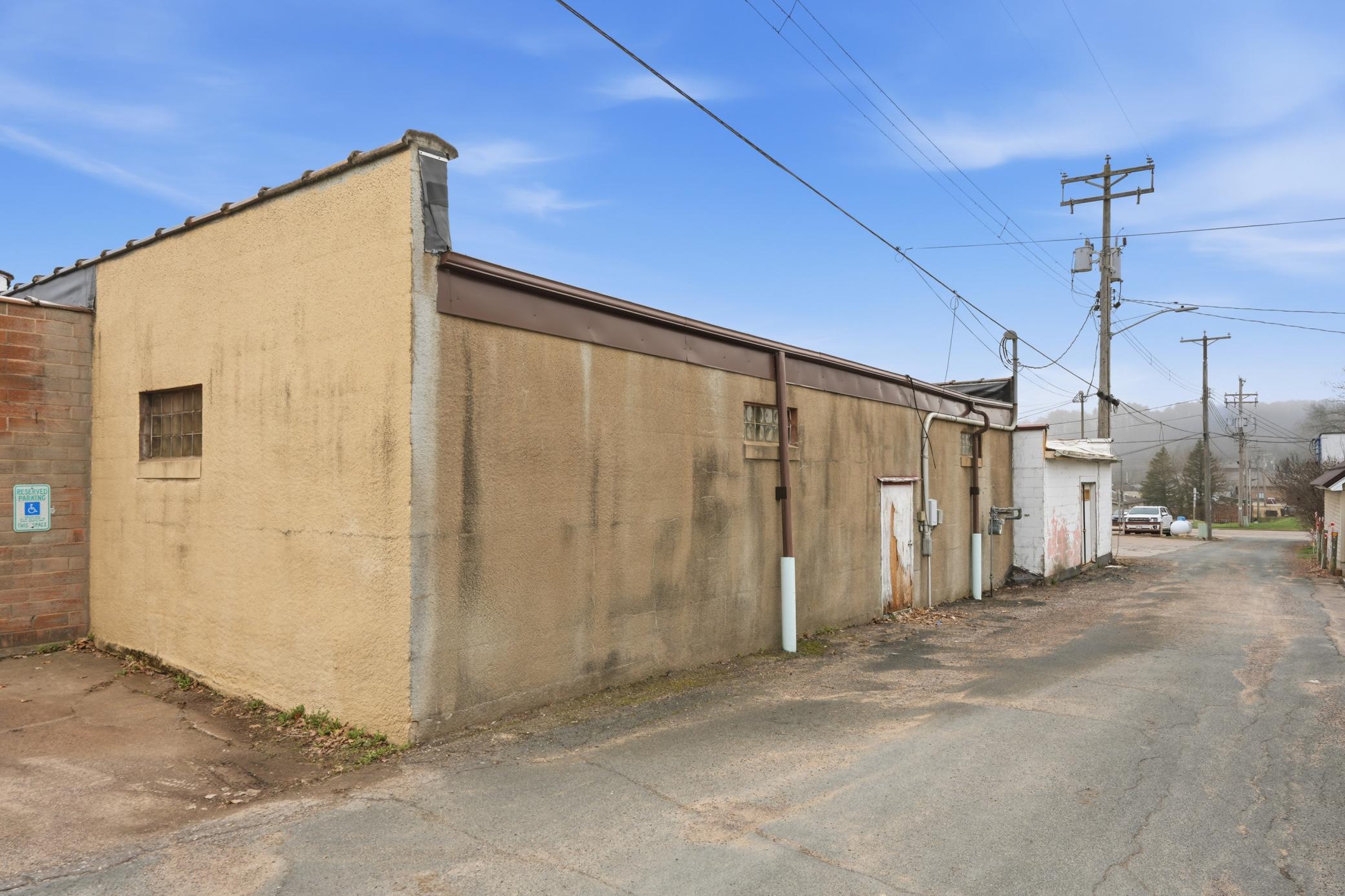 132 E Oak Street Property Photo 12