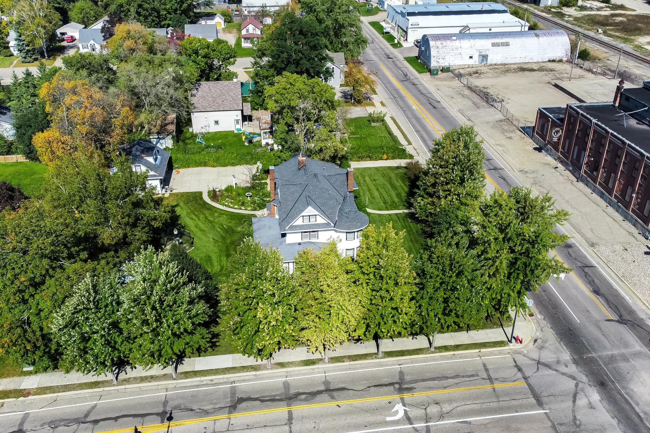 721 6th Avenue E Property Photo 4