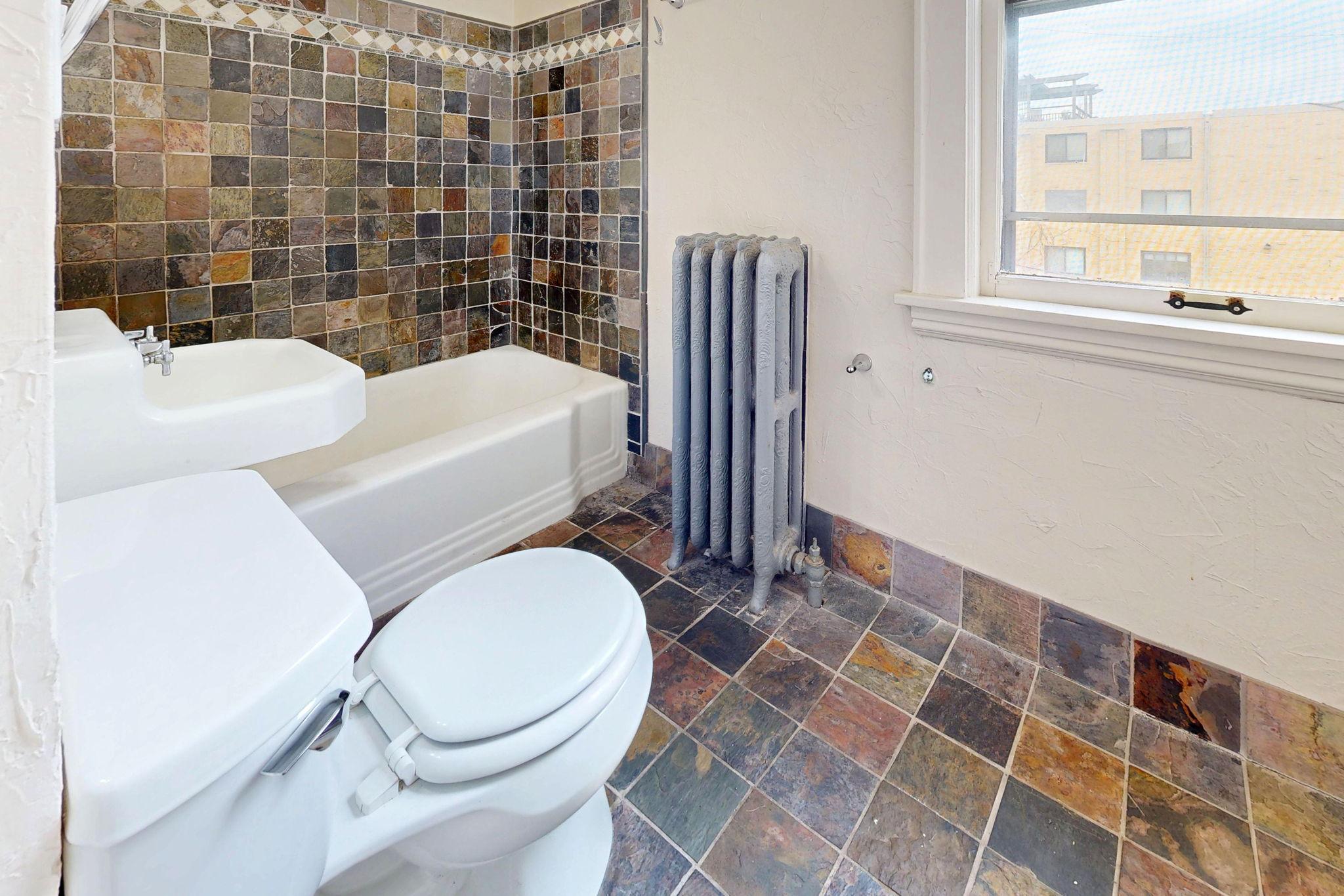 1917 Emerson Avenue 104 Property Photo 5