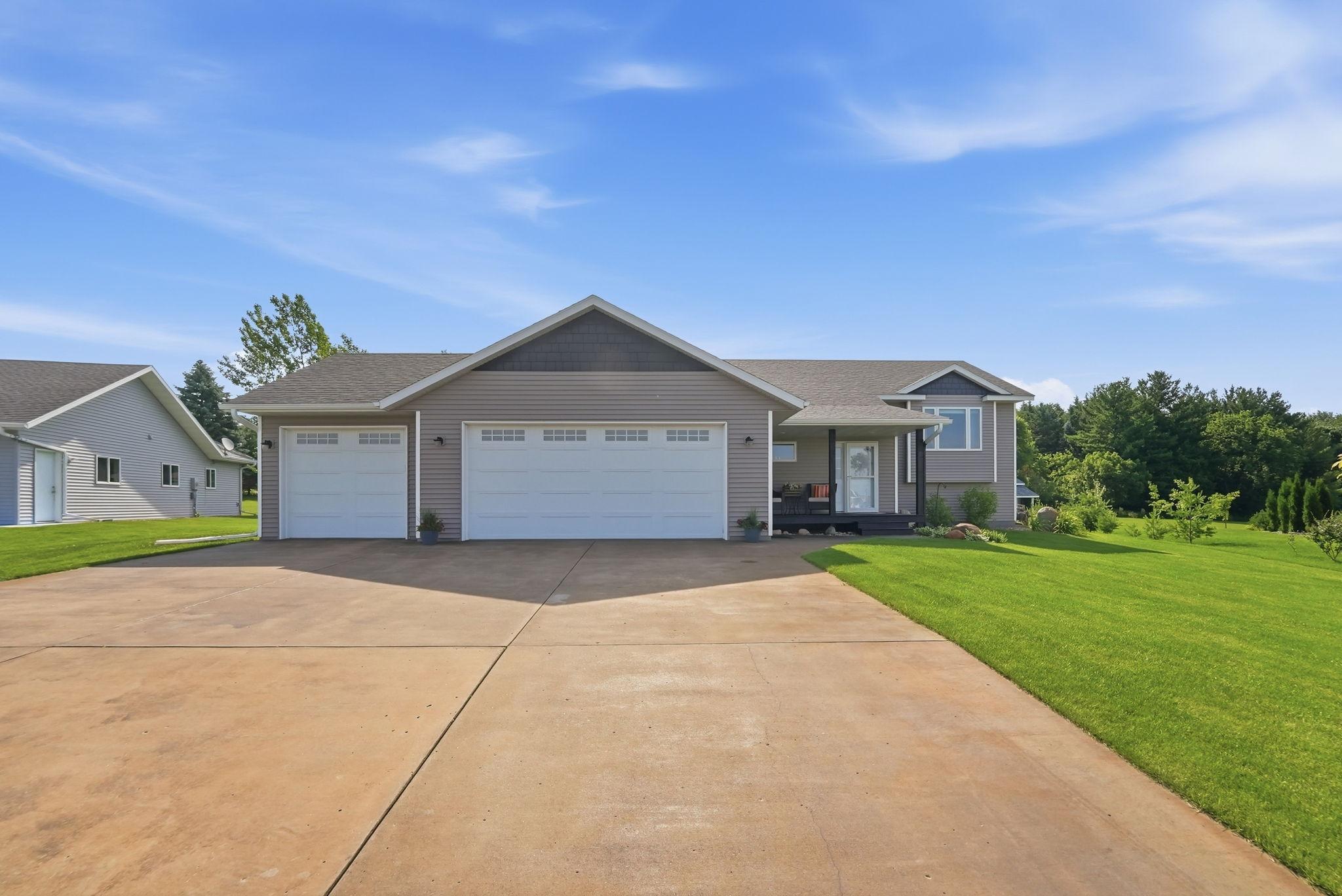 2828 Sailor Drive Ne Property Photo 1