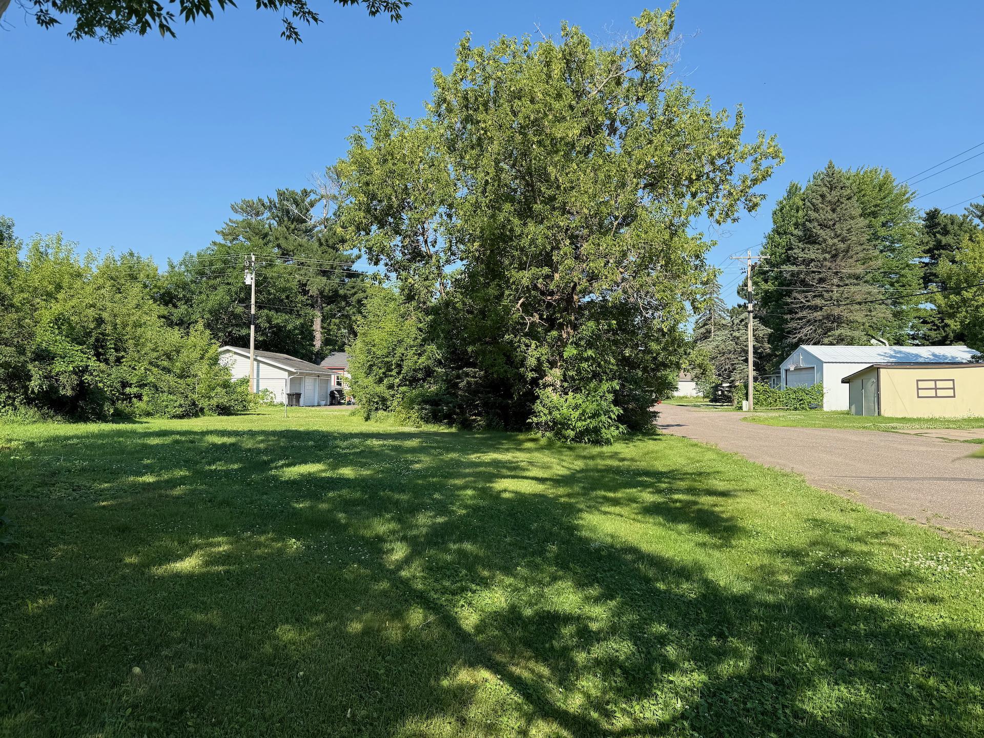 105 Pine Street N Property Photo 4