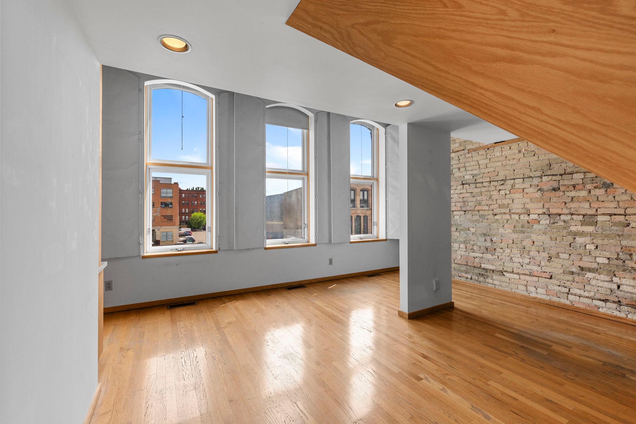 213 1/2 Washington Avenue N Property Photo 25